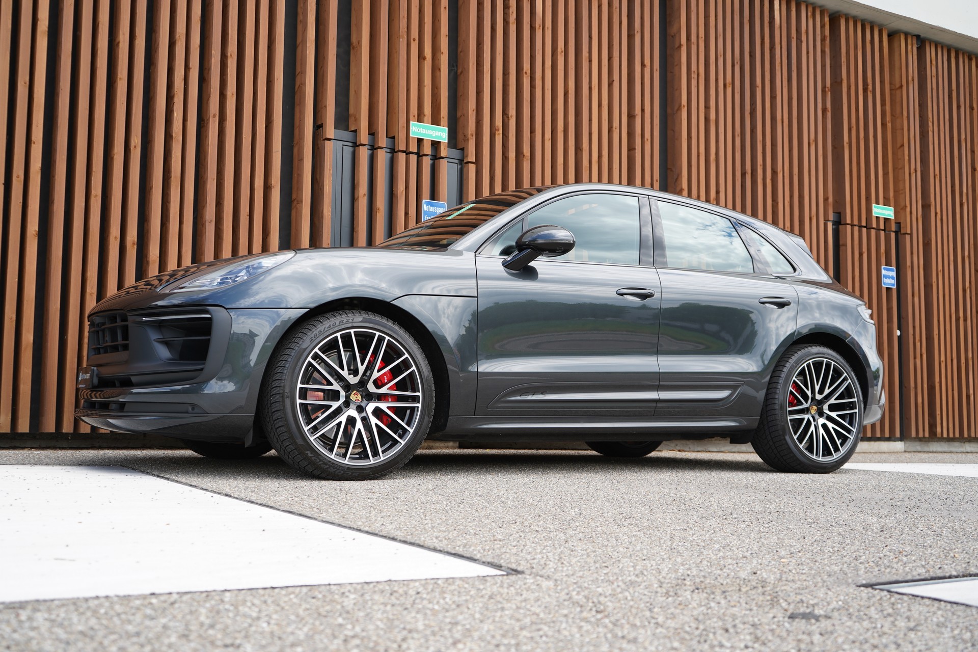 PORSCHE MACAN GTS PDK l 440 PS-image-10