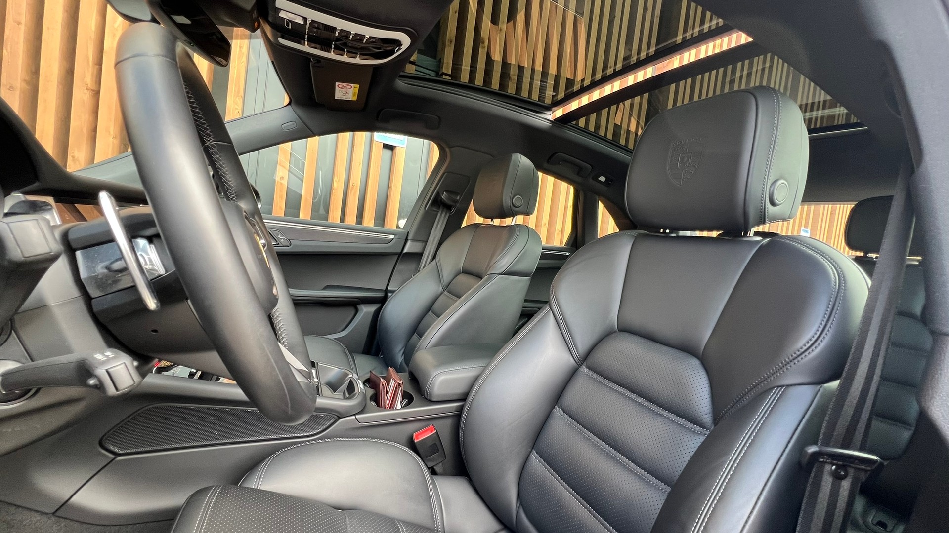 PORSCHE MACAN GTS PDK l 440 PS-image-24