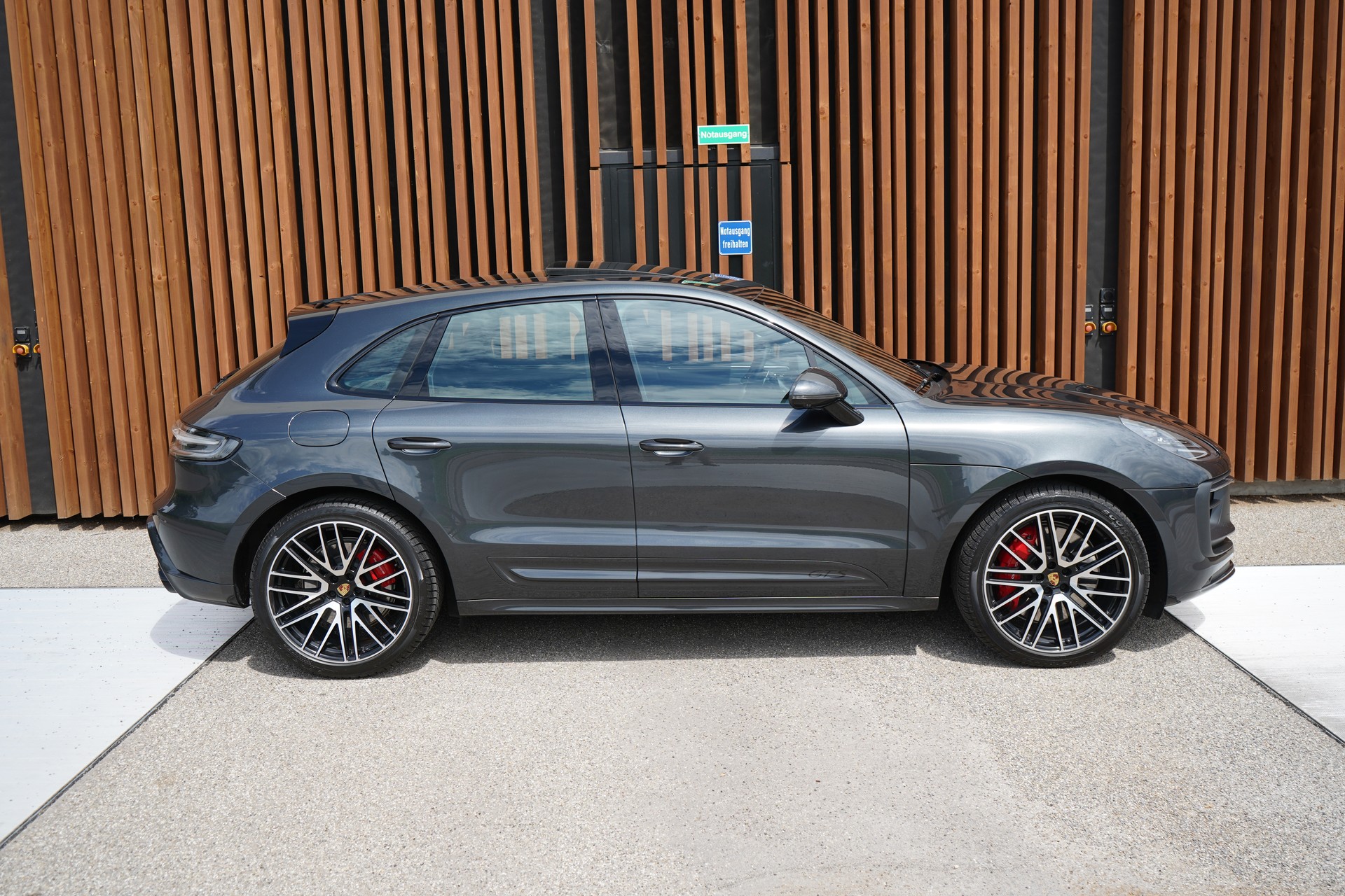 PORSCHE MACAN GTS PDK l 440 PS-image-4