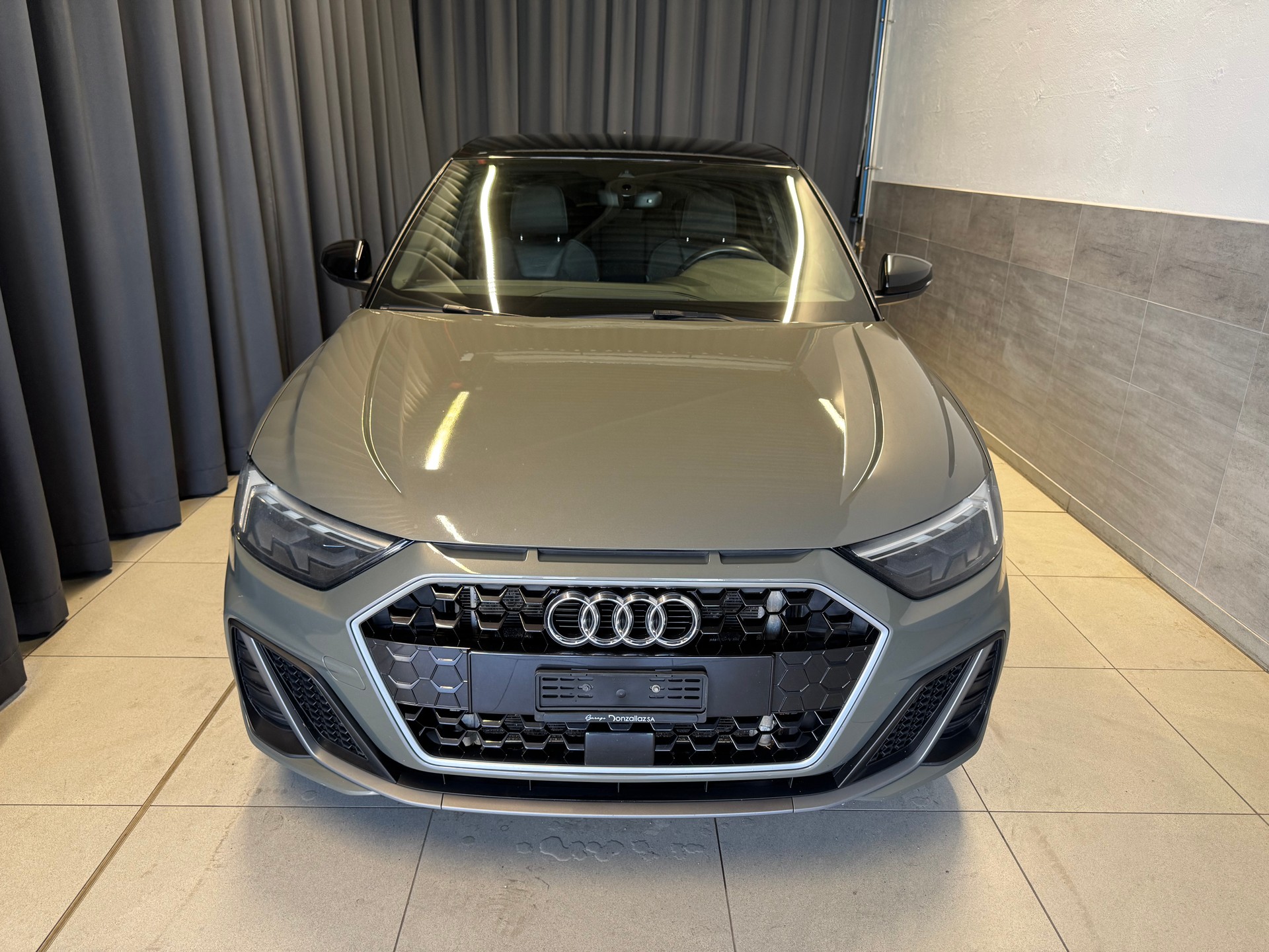 AUDI A1 Sportback 35 TFSI S Line S-tronic (27)-showroom-element-1