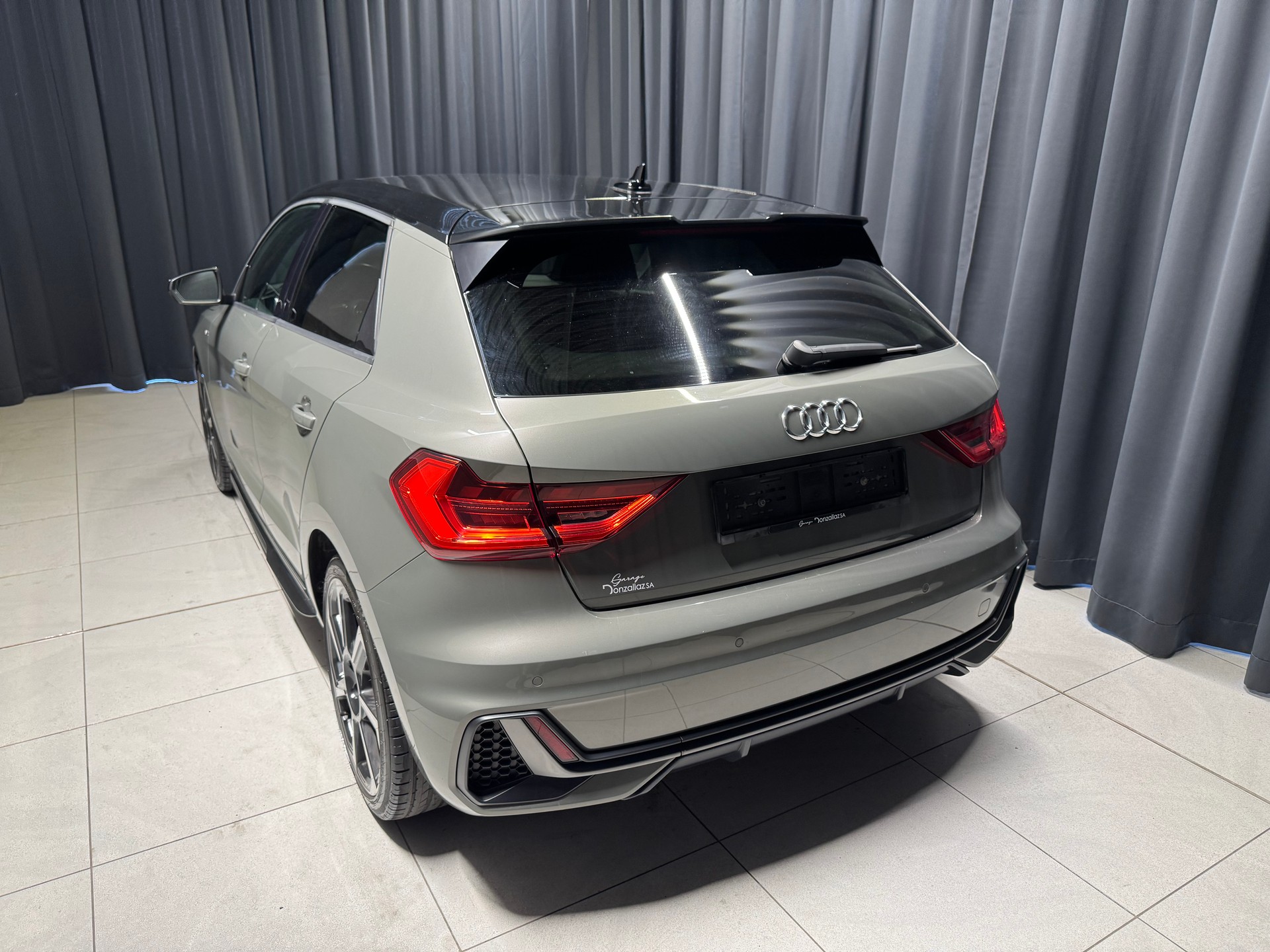 AUDI A1 Sportback 35 TFSI S Line S-tronic (27)-showroom-element-3