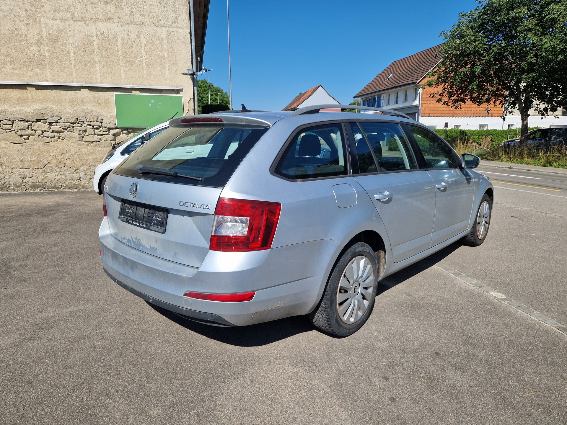 SKODA Octavia Combi 1.6 TDI Fresh-image-6