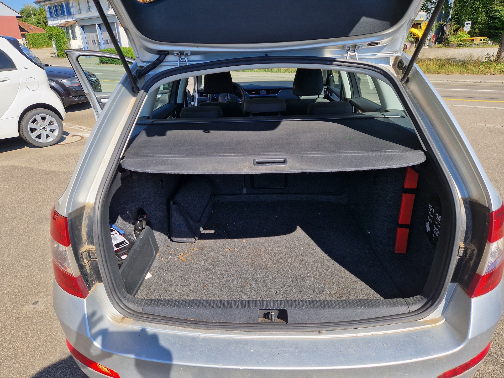SKODA Octavia Combi 1.6 TDI Fresh-image-5