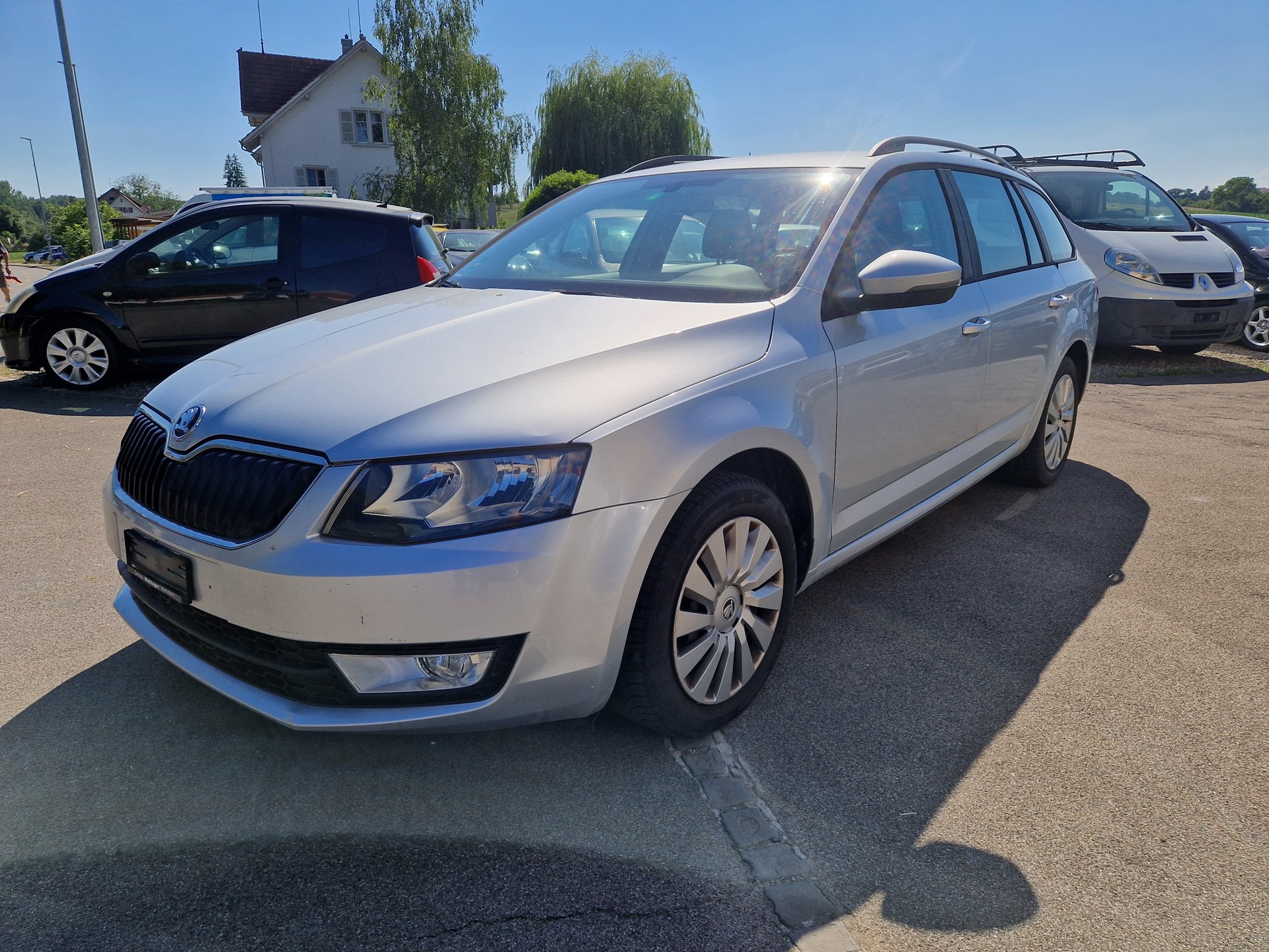 SKODA Octavia Combi 1.6 TDI Fresh-image-3