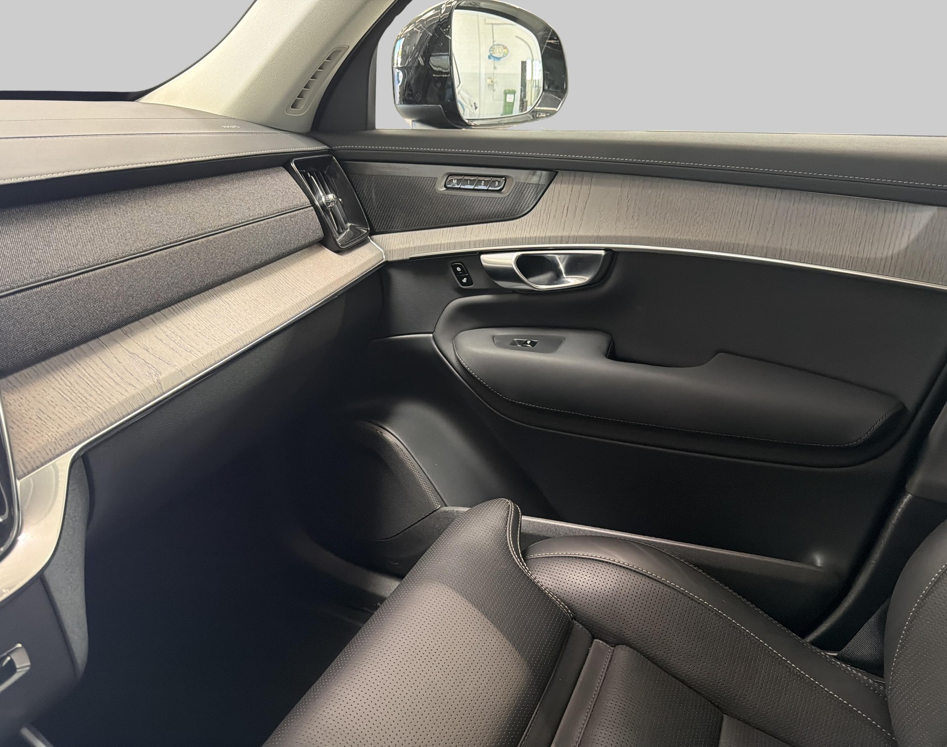 VOLVO XC90 2.0 T8 TE Plus Dark eAWD-image-14