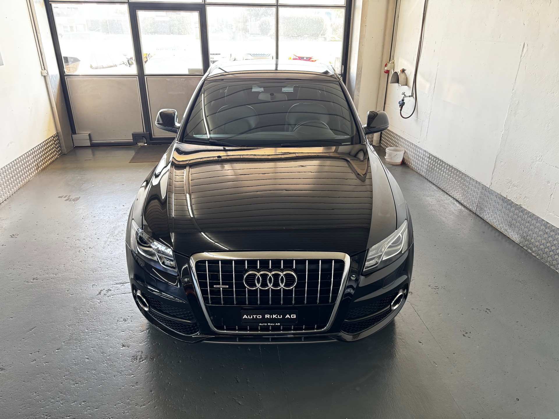 AUDI Q5 3.0 TDI quattro S-tronic-showroom-element-2