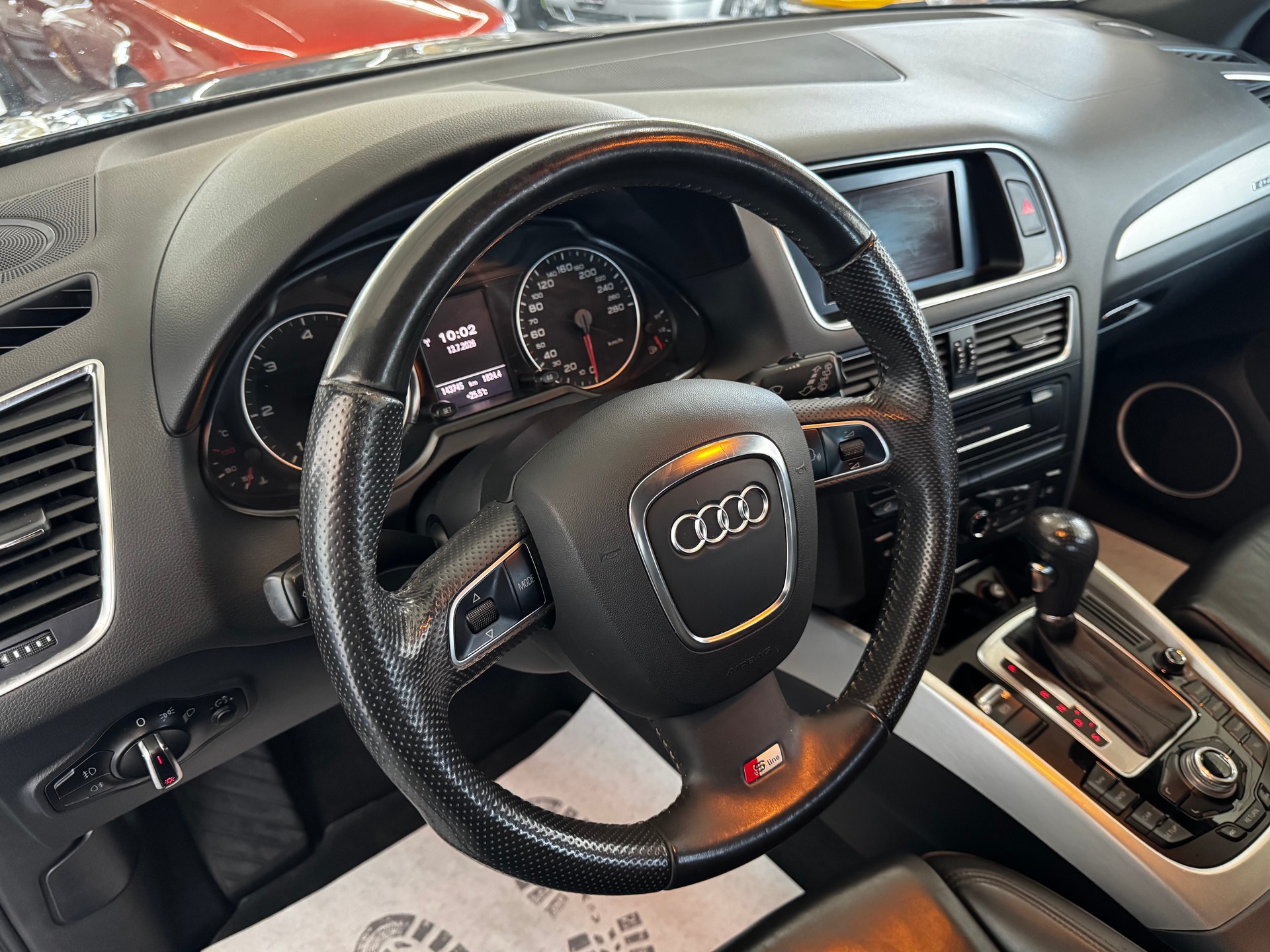 AUDI Q5 3.0 TDI quattro S-tronic-image-11