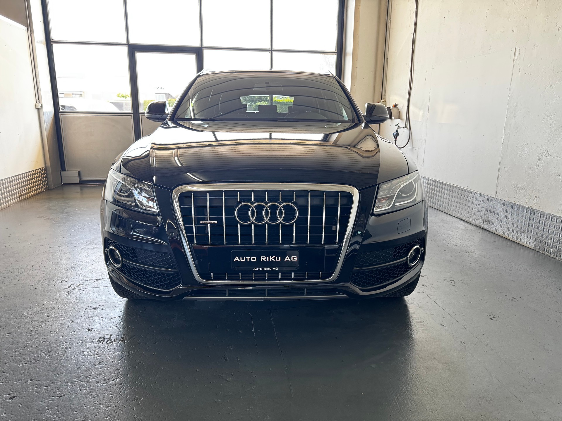AUDI Q5 3.0 TDI quattro S-tronic-showroom-element-3