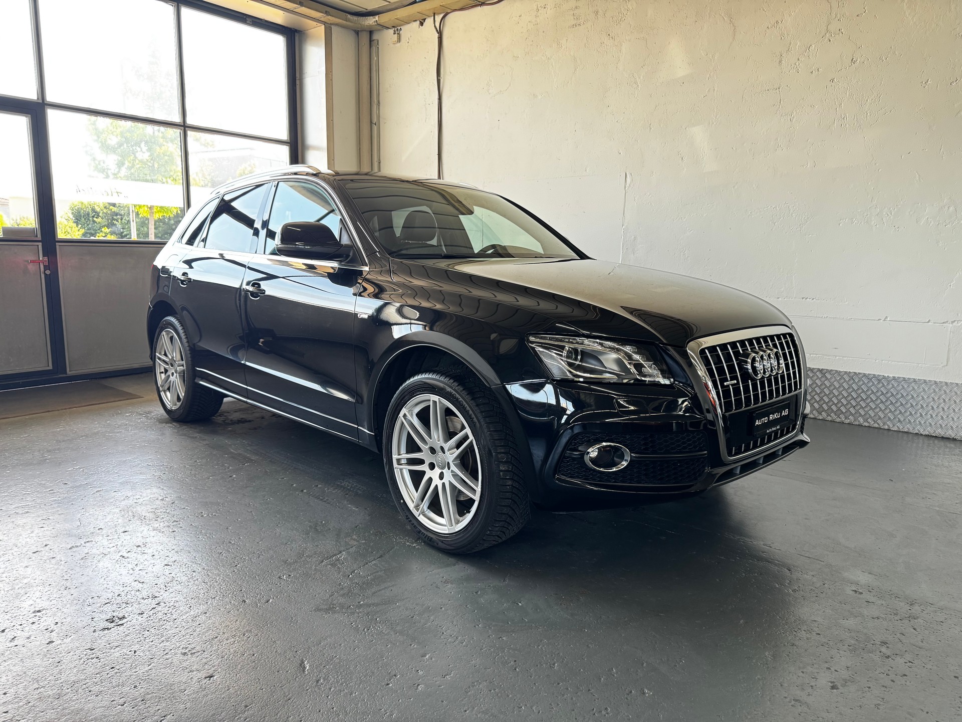 AUDI Q5 3.0 TDI quattro S-tronic-showroom-element-1