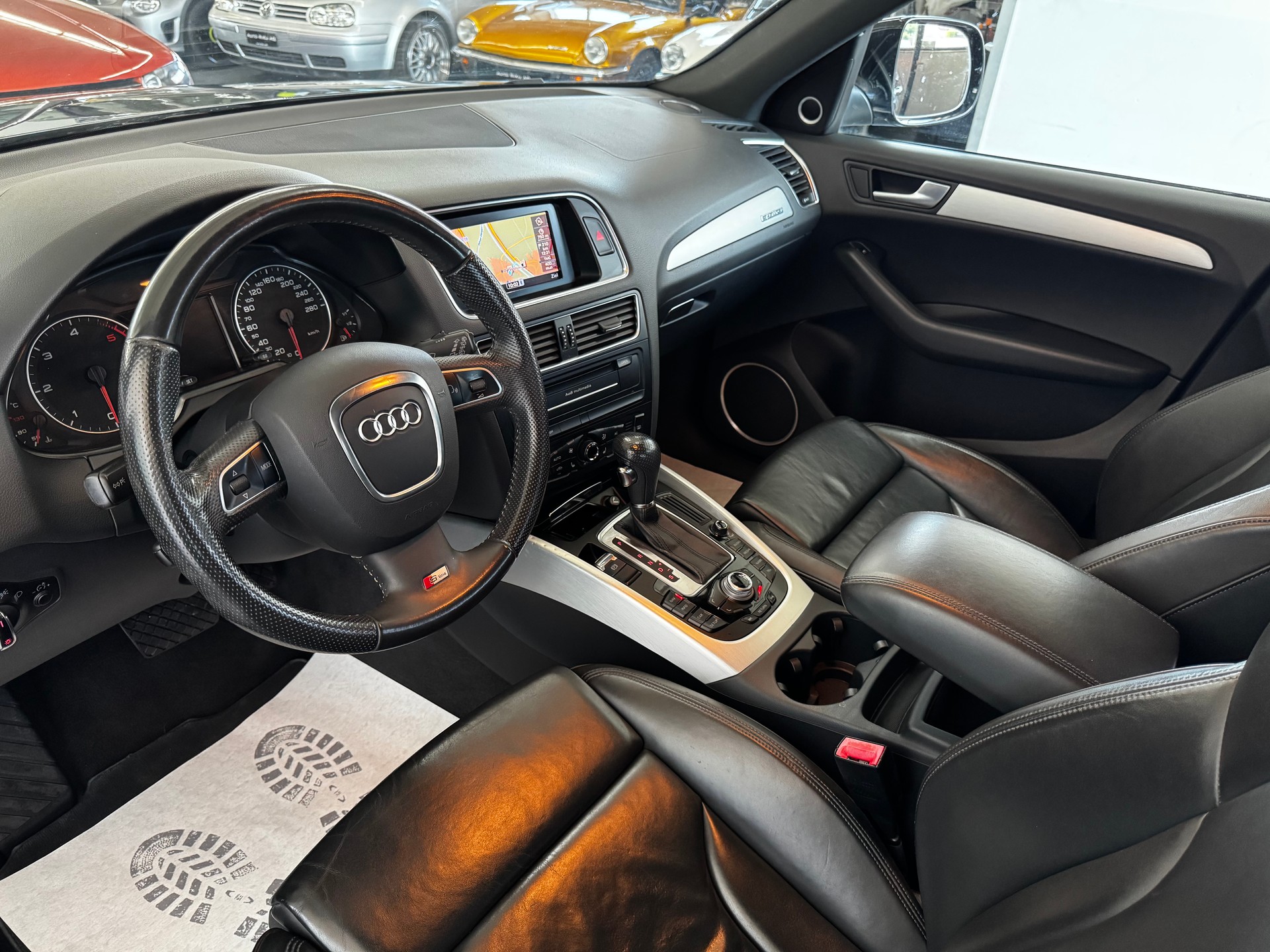 AUDI Q5 3.0 TDI quattro S-tronic-image-12