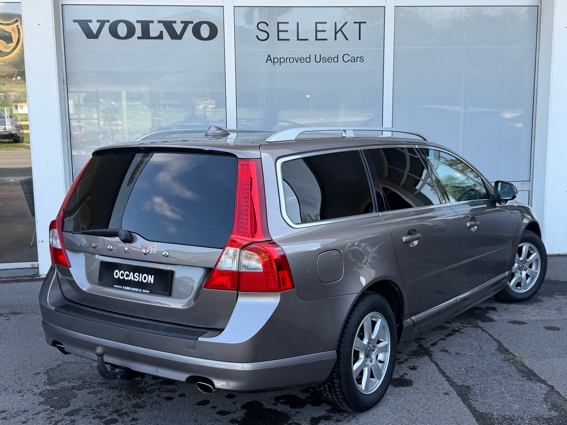 VOLVO V70 D5 AWD Summum Geartronic-showroom-element-1