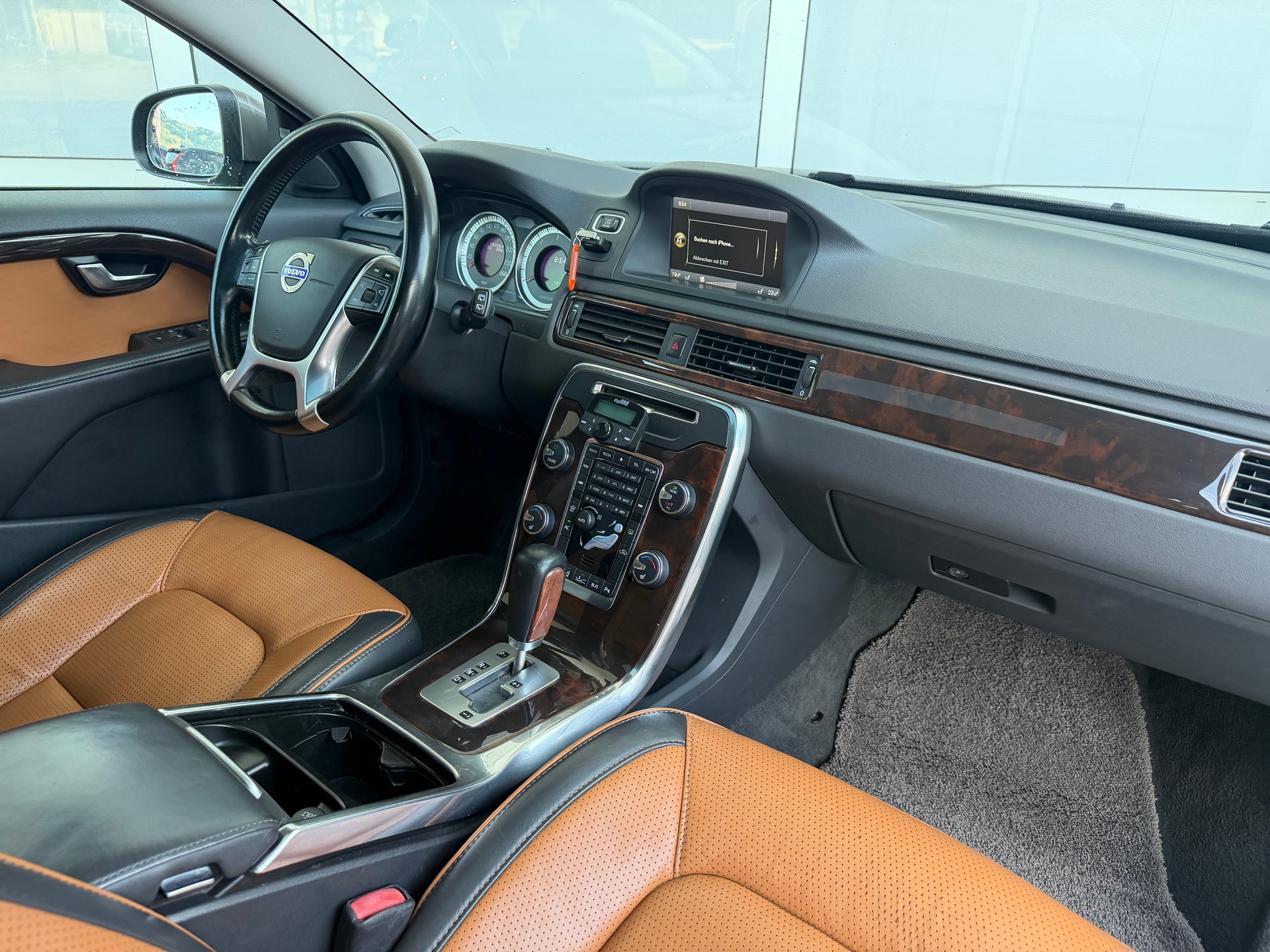 VOLVO V70 D5 AWD Summum Geartronic-showroom-element-2