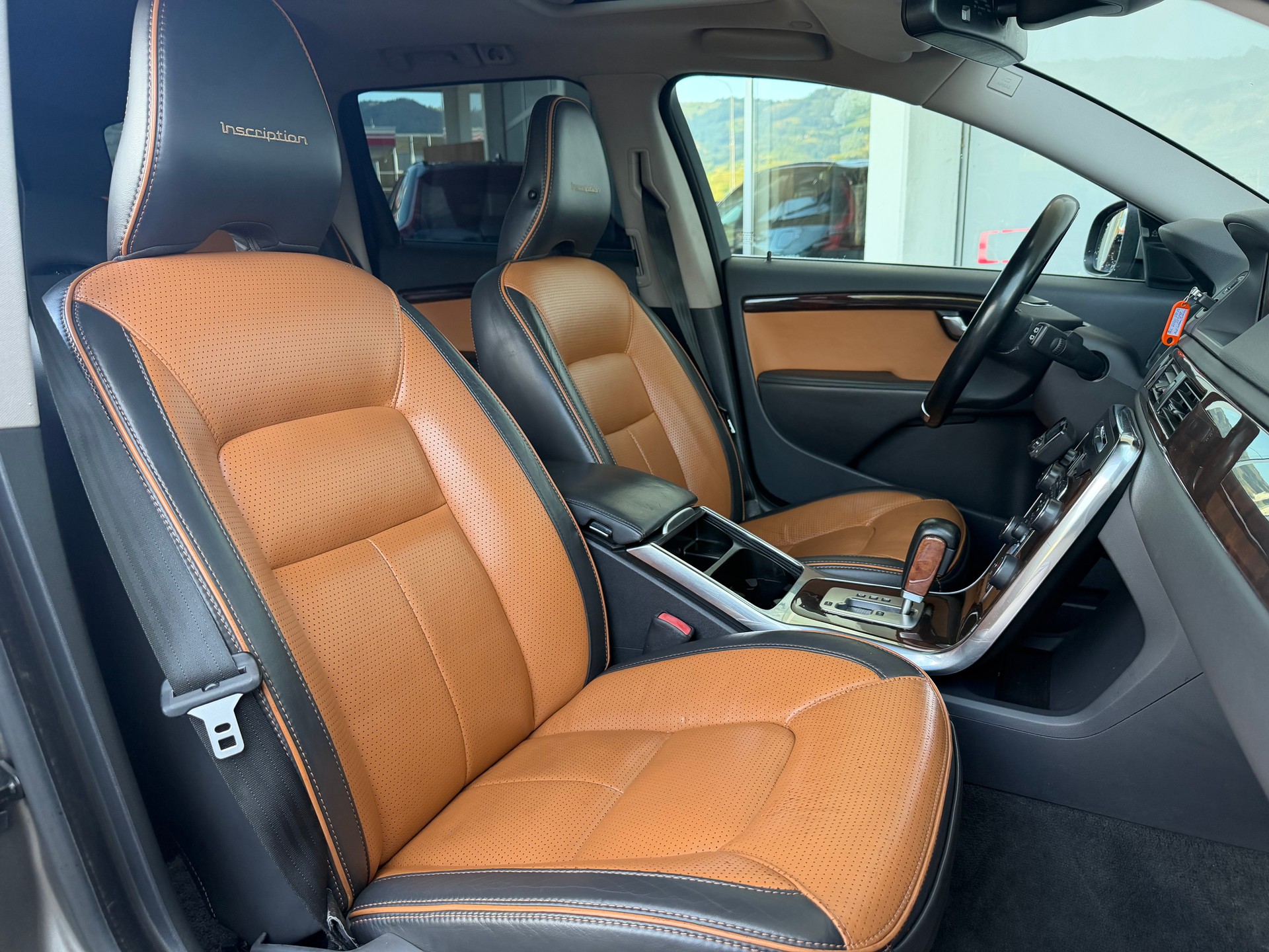 VOLVO V70 D5 AWD Summum Geartronic-showroom-element-3