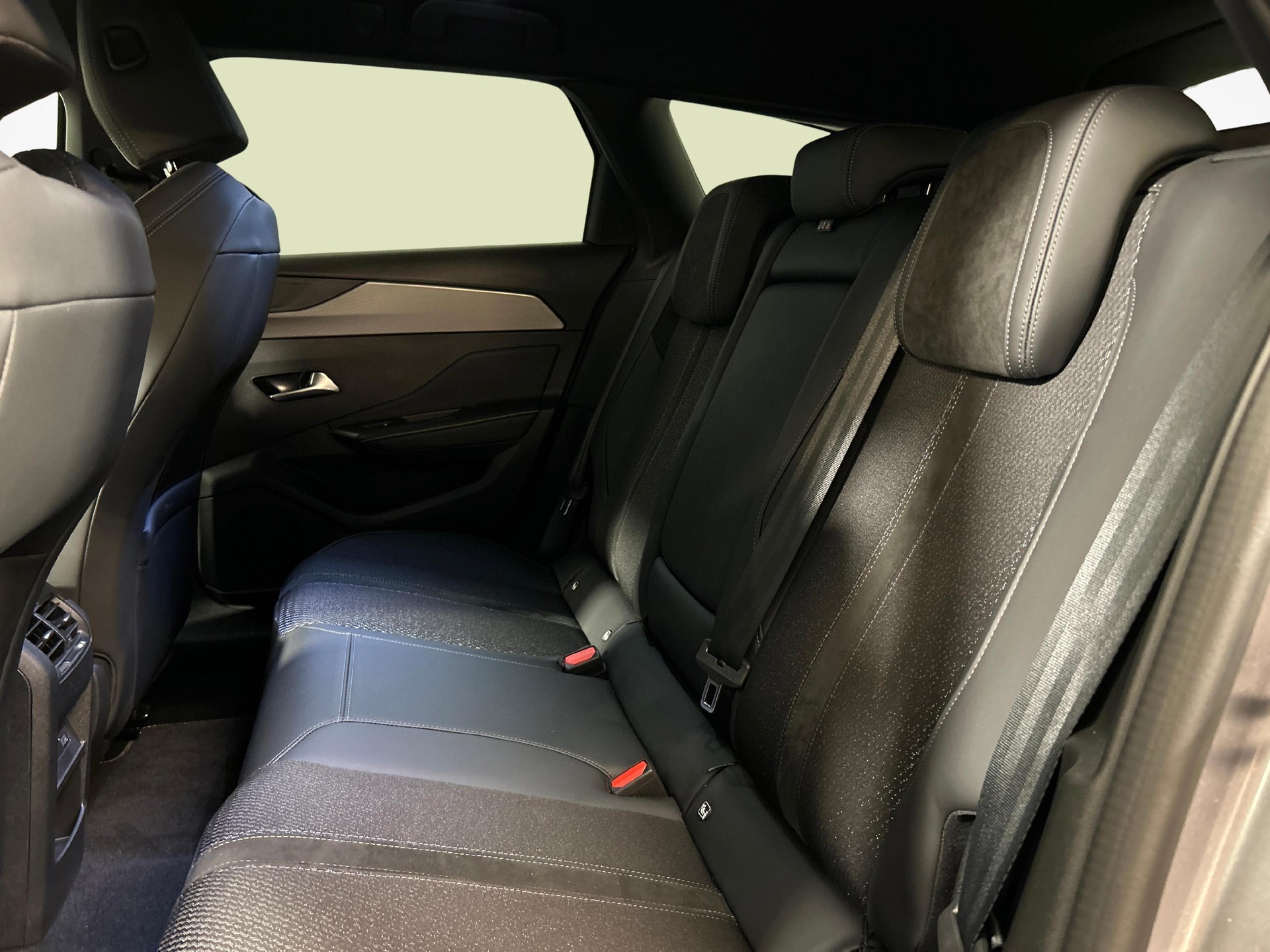 PEUGEOT 308 SW 1.6 PHEV 180 GT-image-4