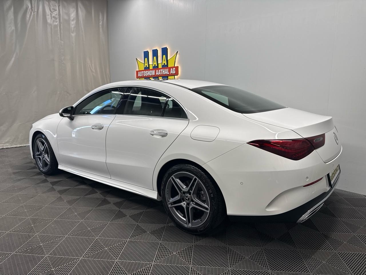 MERCEDES-BENZ CLA 200 AMG DCT-showroom-element-1