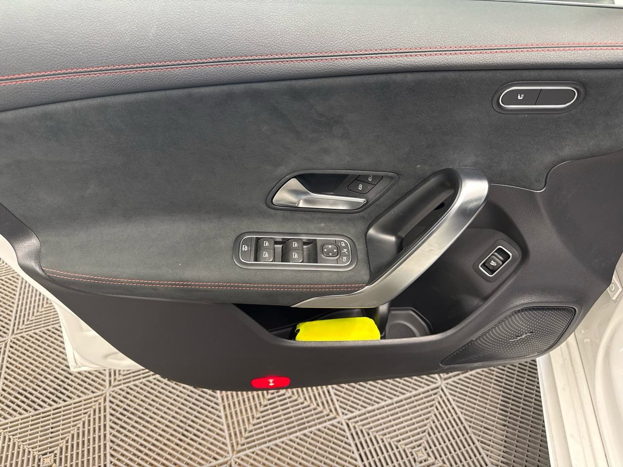 MERCEDES-BENZ CLA 200 AMG DCT-showroom-element-3