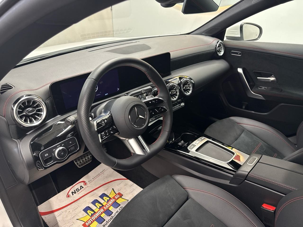 MERCEDES-BENZ CLA 200 AMG DCT-showroom-element-2