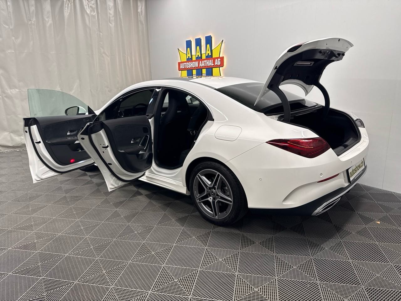 MERCEDES-BENZ CLA 200 AMG DCT-image-11