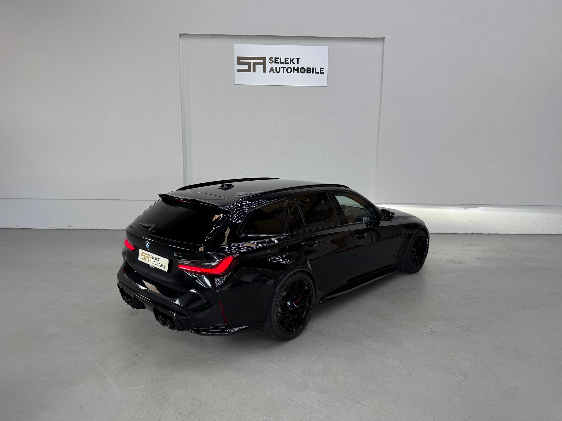 BMW M3 Touring xDrive Competition M-image-5