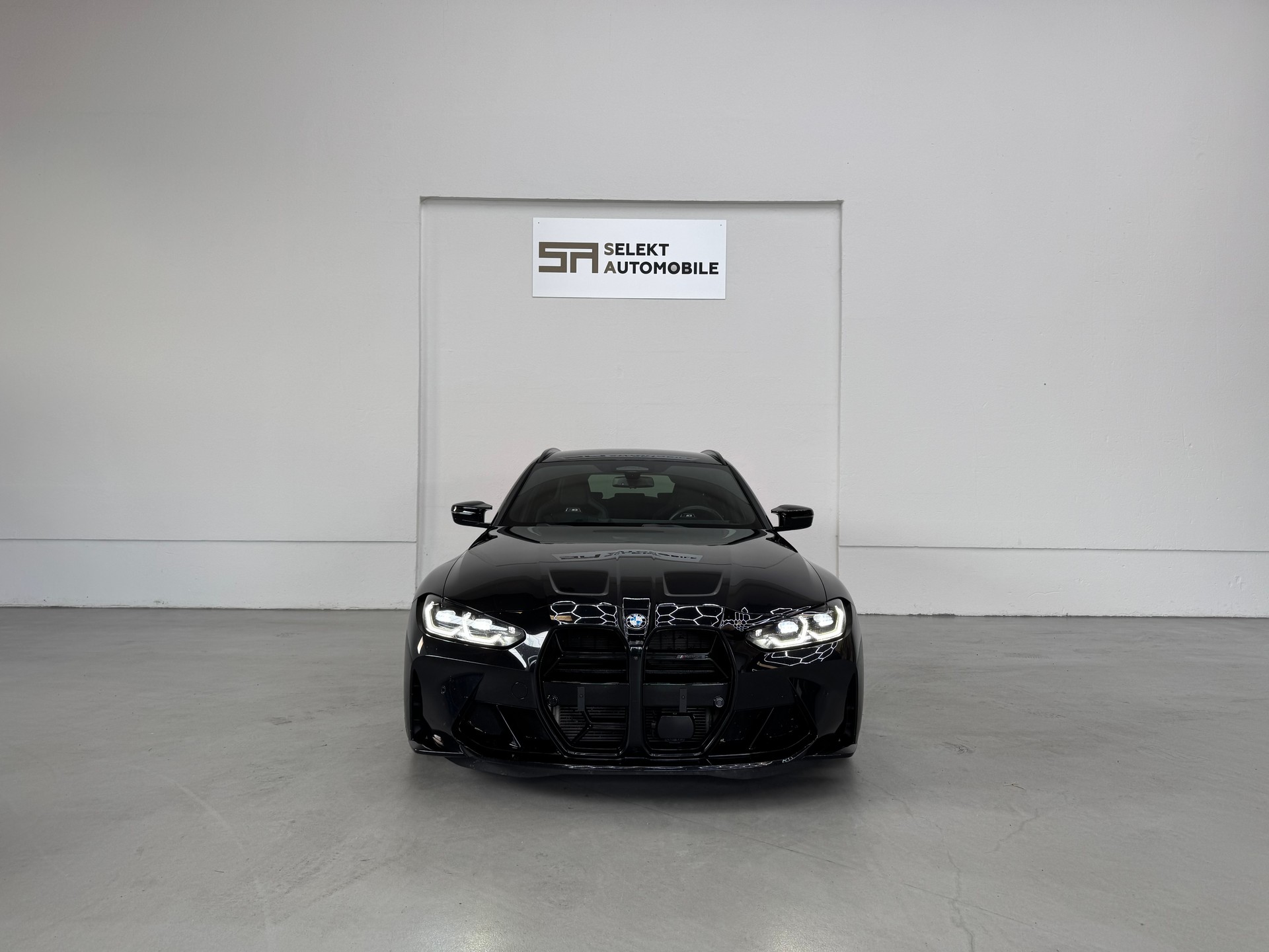 BMW M3 Touring xDrive Competition M-showroom-element-2