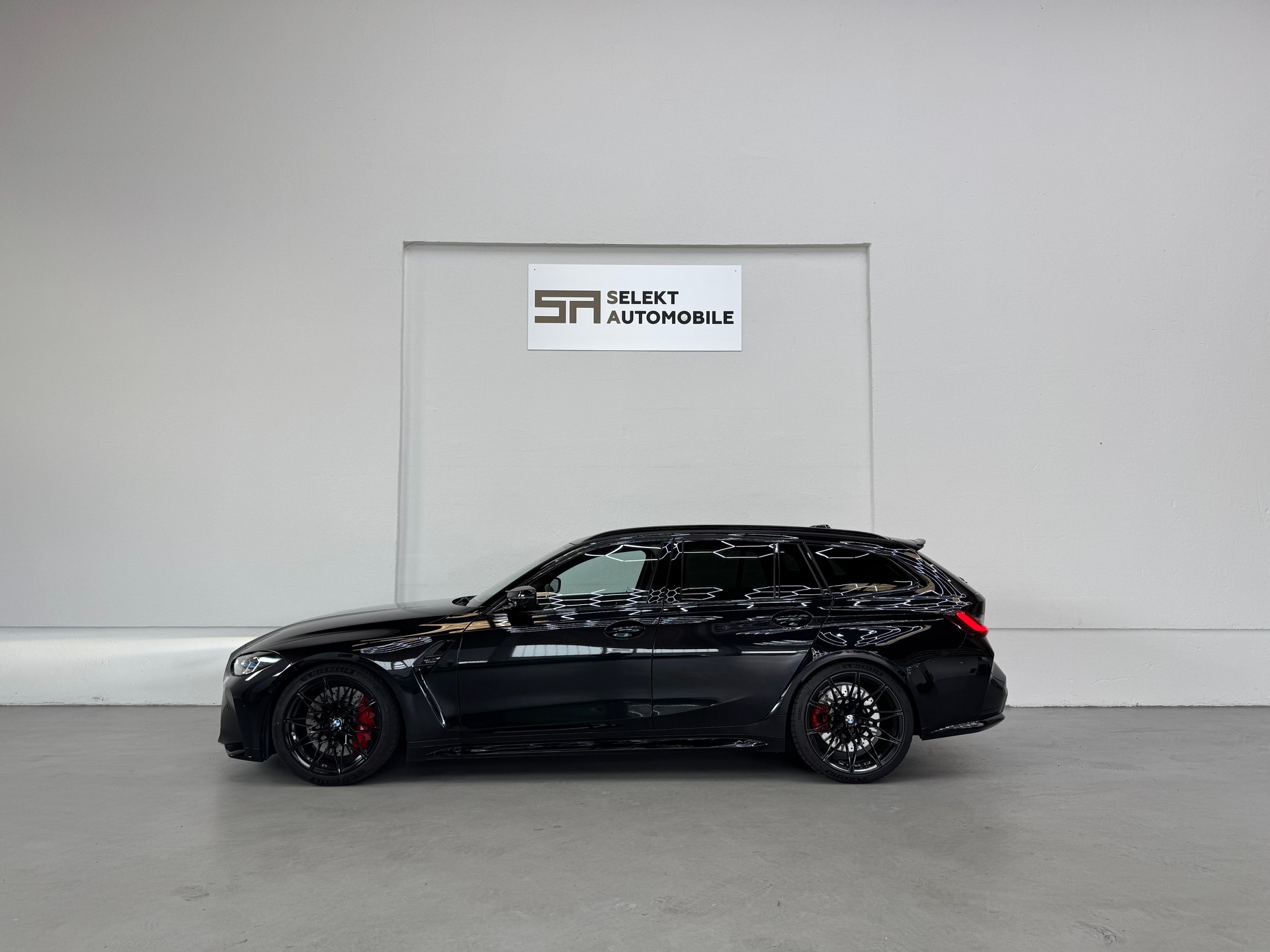 BMW M3 Touring xDrive Competition M-showroom-element-3