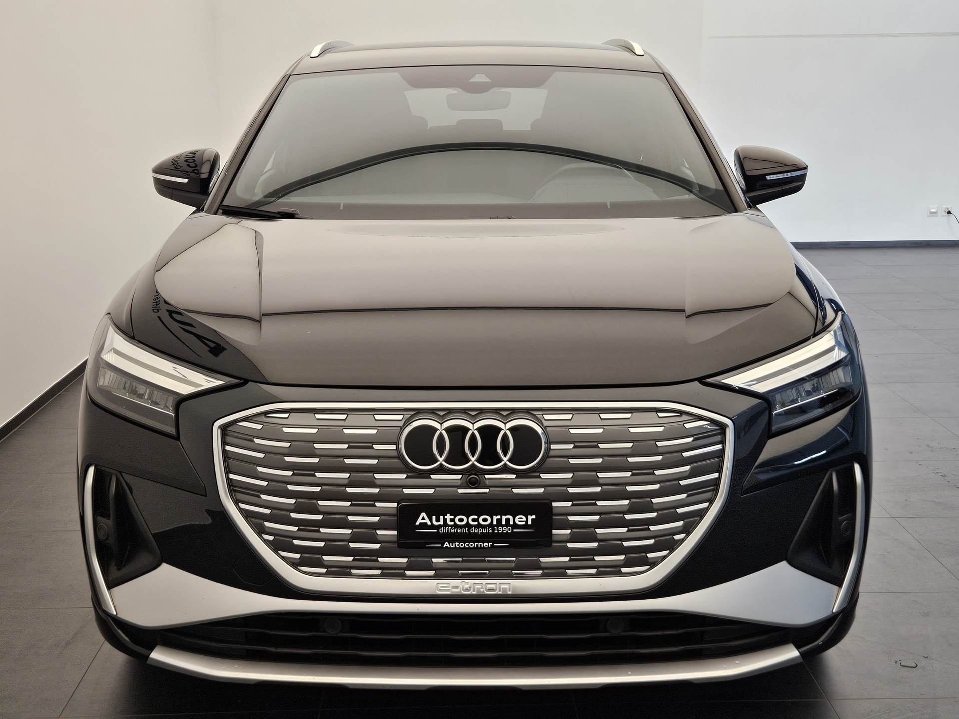 AUDI Q4 e-tron 50 quattro-showroom-element-3