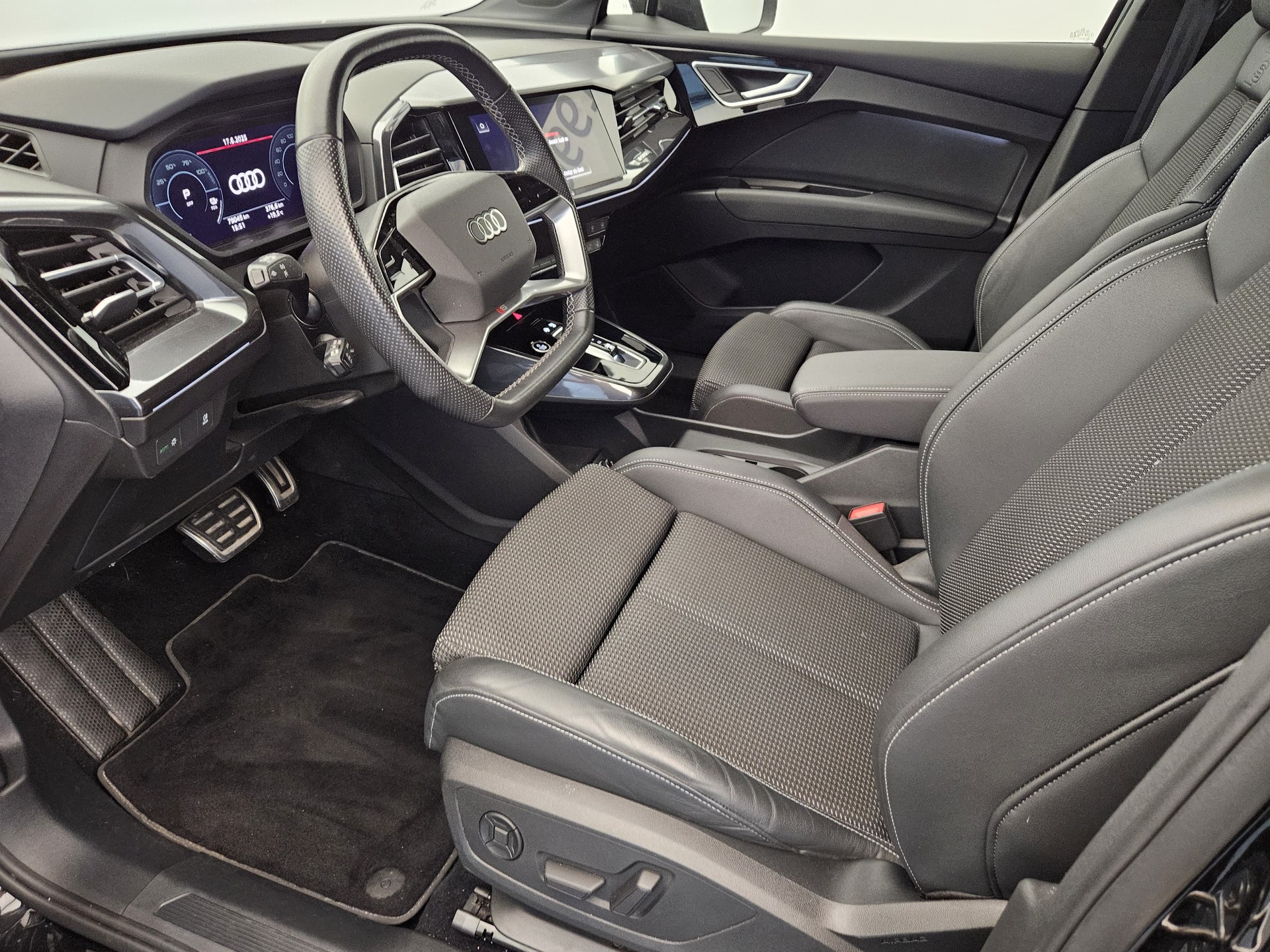 AUDI Q4 e-tron 50 quattro-image-10