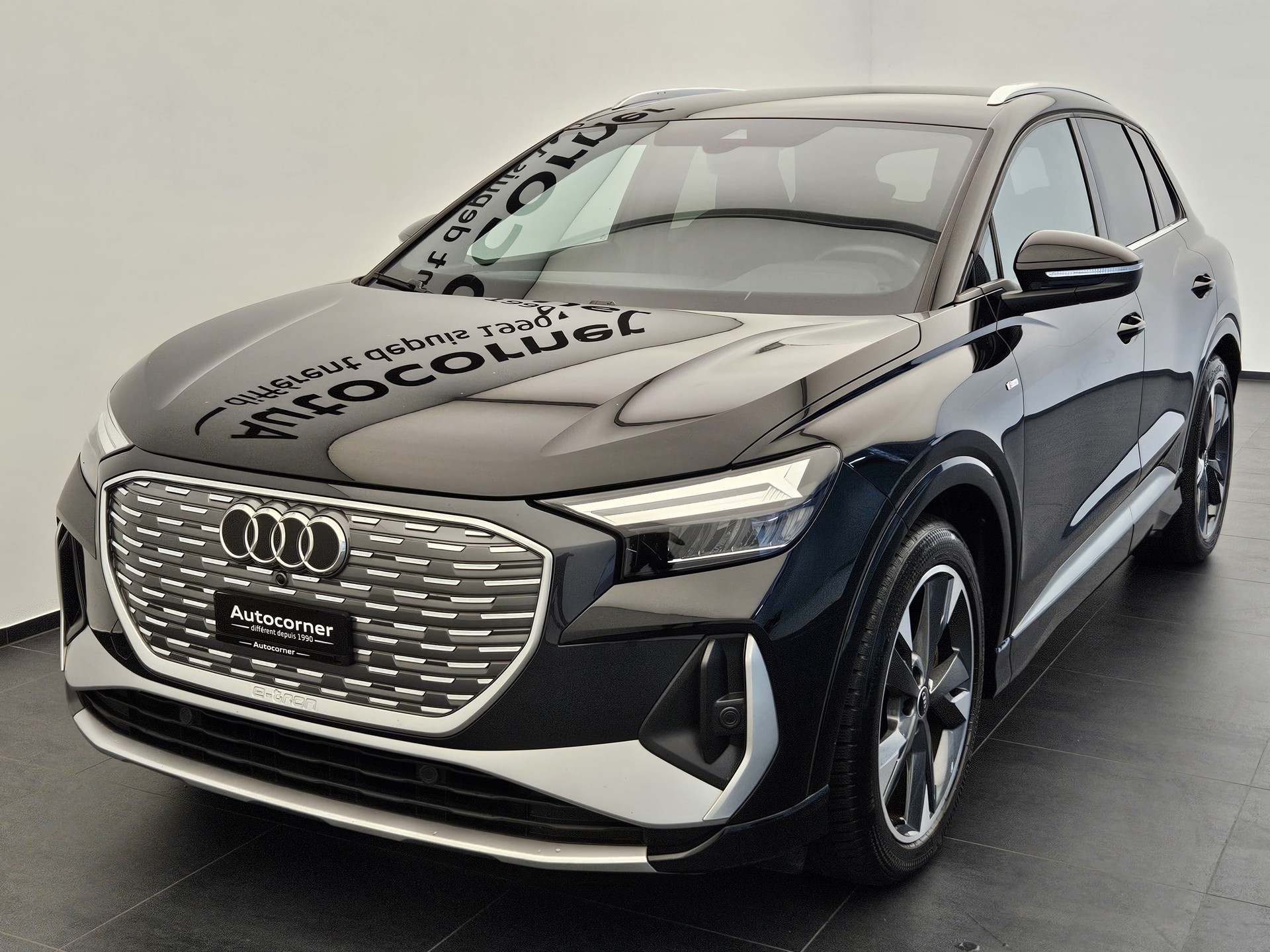 AUDI Q4 e-tron 50 quattro-showroom-element-2