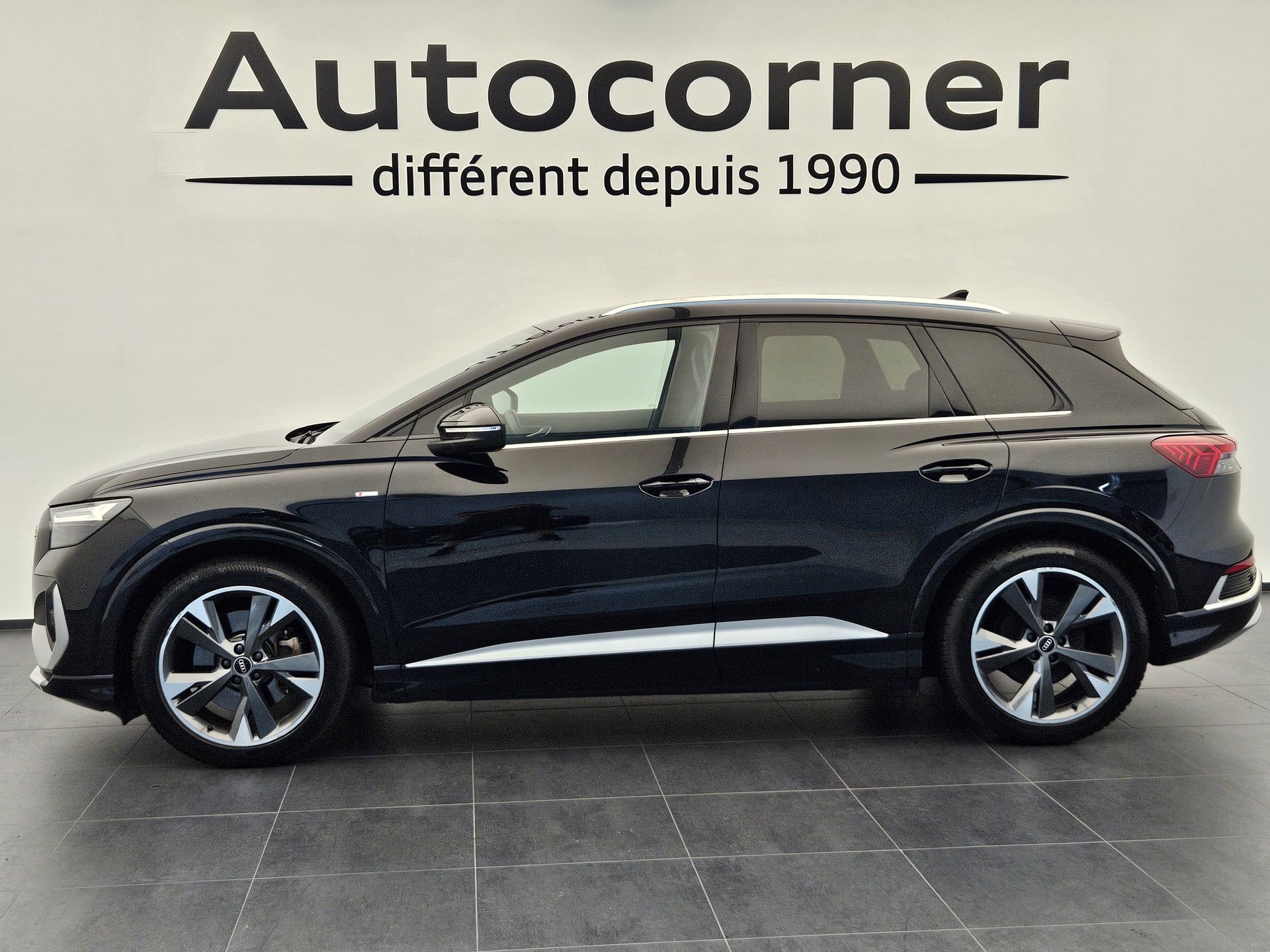 AUDI Q4 e-tron 50 quattro-showroom-element-1