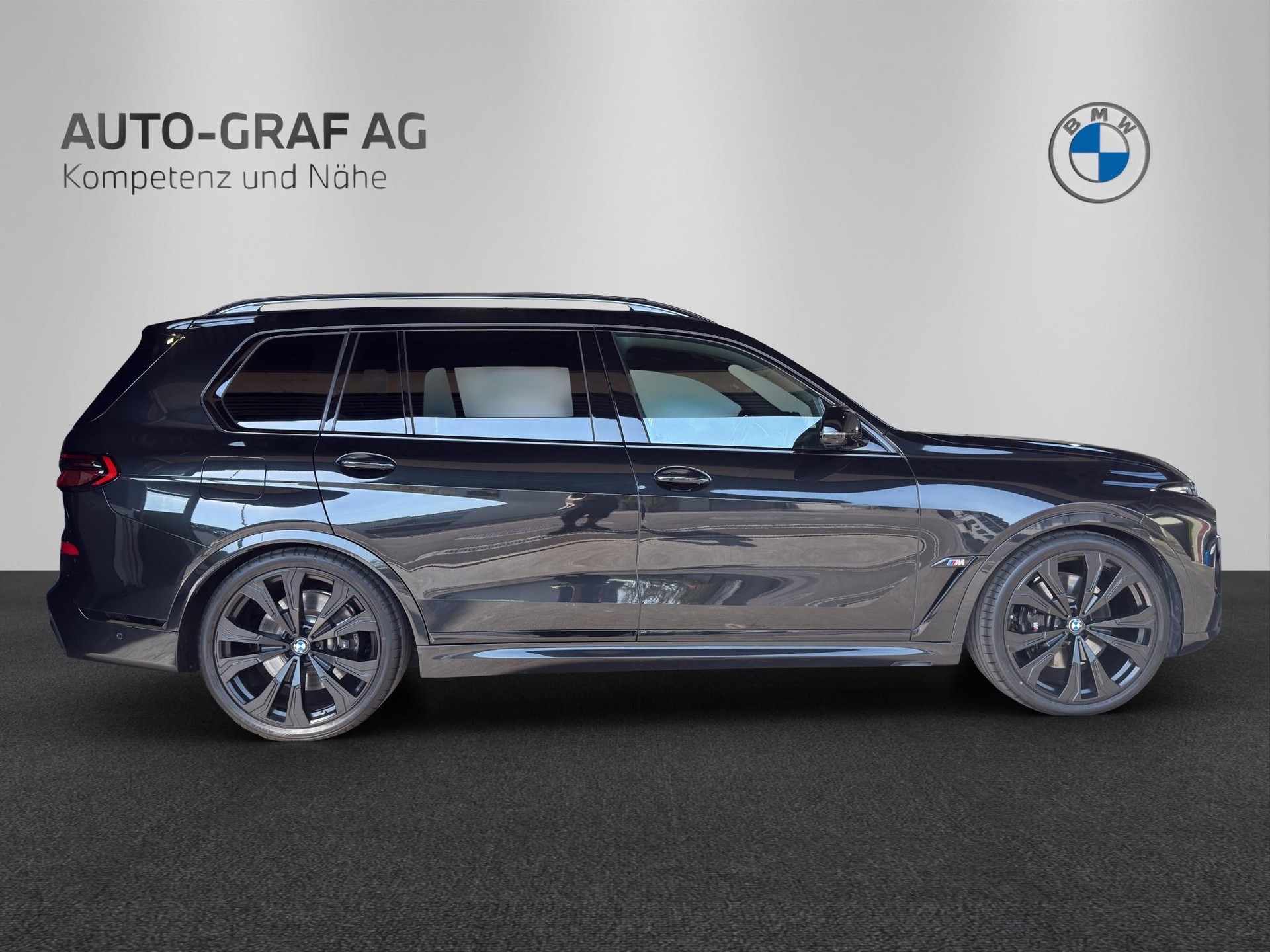 BMW X7 M60i-image-5