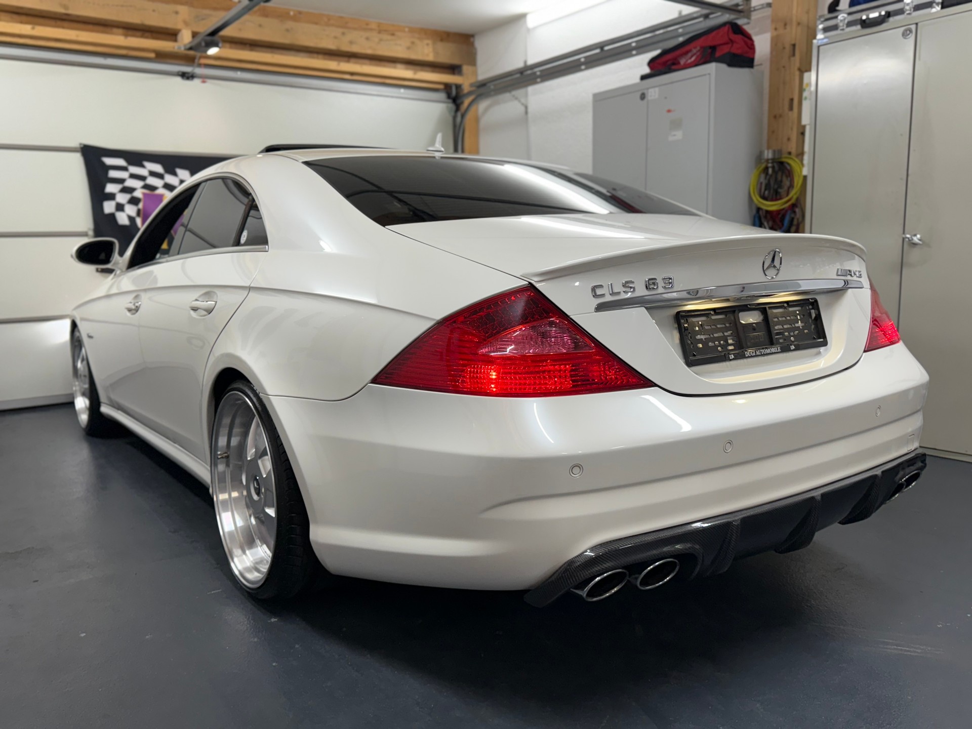 MERCEDES-BENZ CLS 63 AMG 7G-Tronic-showroom-element-3