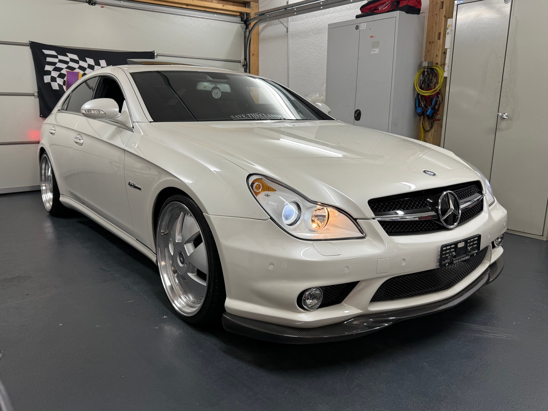 MERCEDES-BENZ CLS 63 AMG 7G-Tronic-showroom-element-1