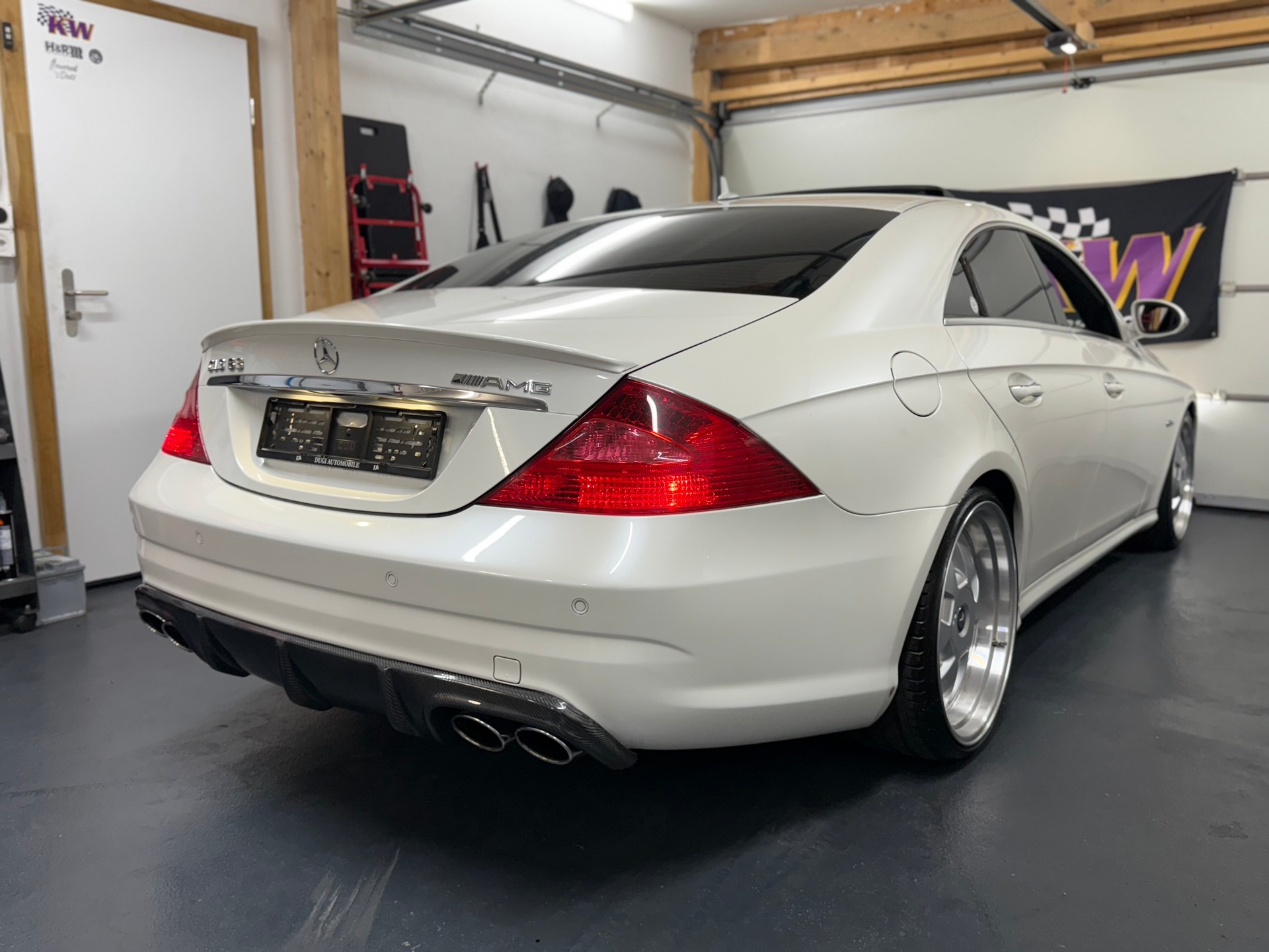 MERCEDES-BENZ CLS 63 AMG 7G-Tronic-showroom-element-2