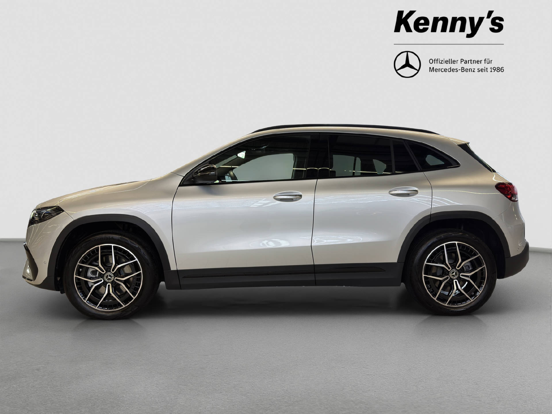 MERCEDES-BENZ EQA 300 Swiss Star AMG Line 4MATIC-showroom-element-3