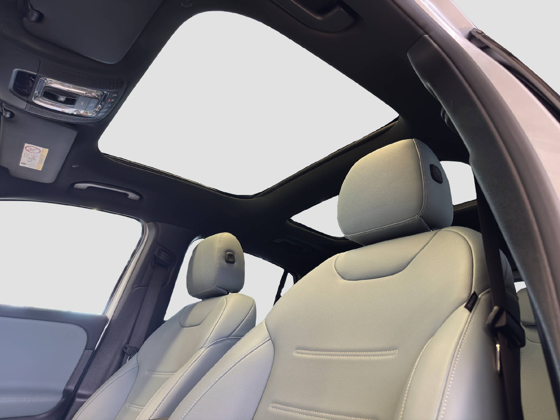 MERCEDES-BENZ EQA 300 Swiss Star AMG Line 4MATIC-image-12
