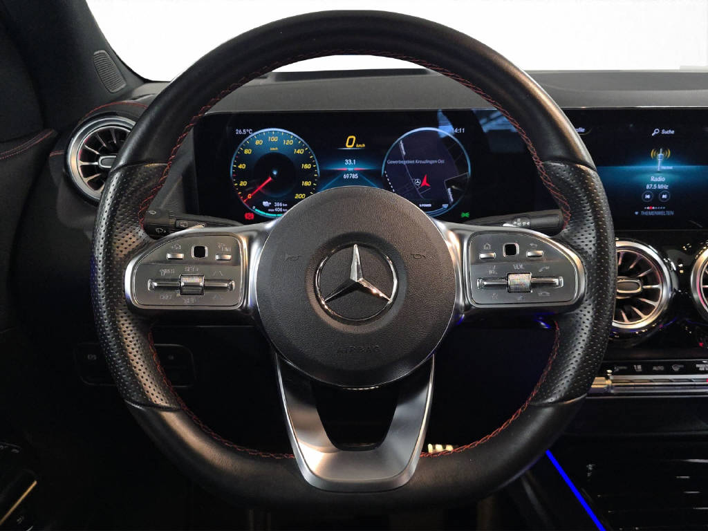 MERCEDES-BENZ EQA 350 AMG Line 4Matic-image-12