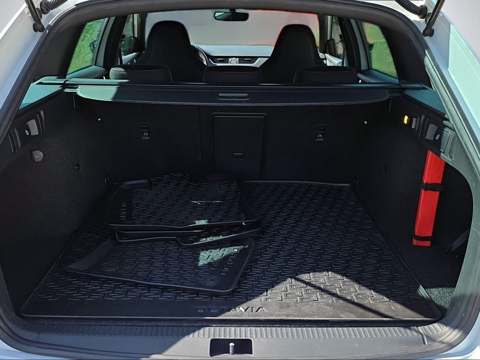 SKODA Octavia Combi 2.0 TDI RS 4x4 DSG-image-11
