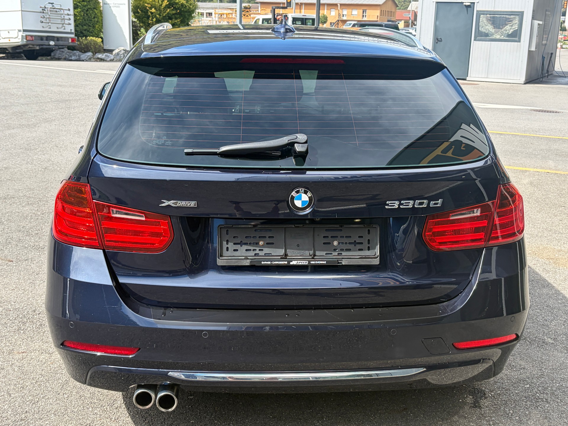 BMW 330d xDrive Touring Luxury Line Steptronic-showroom-element-3