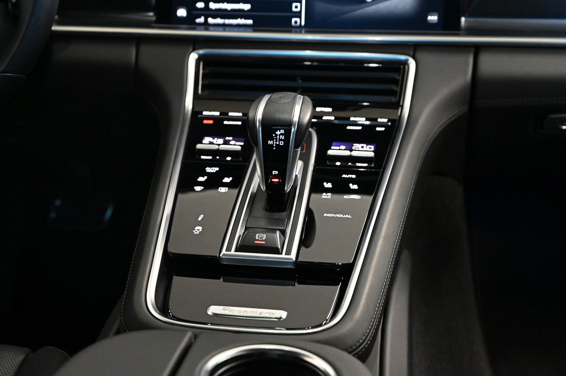 PORSCHE Panamera 4 E-Hybrid PDK "cherry metallic"-image-16
