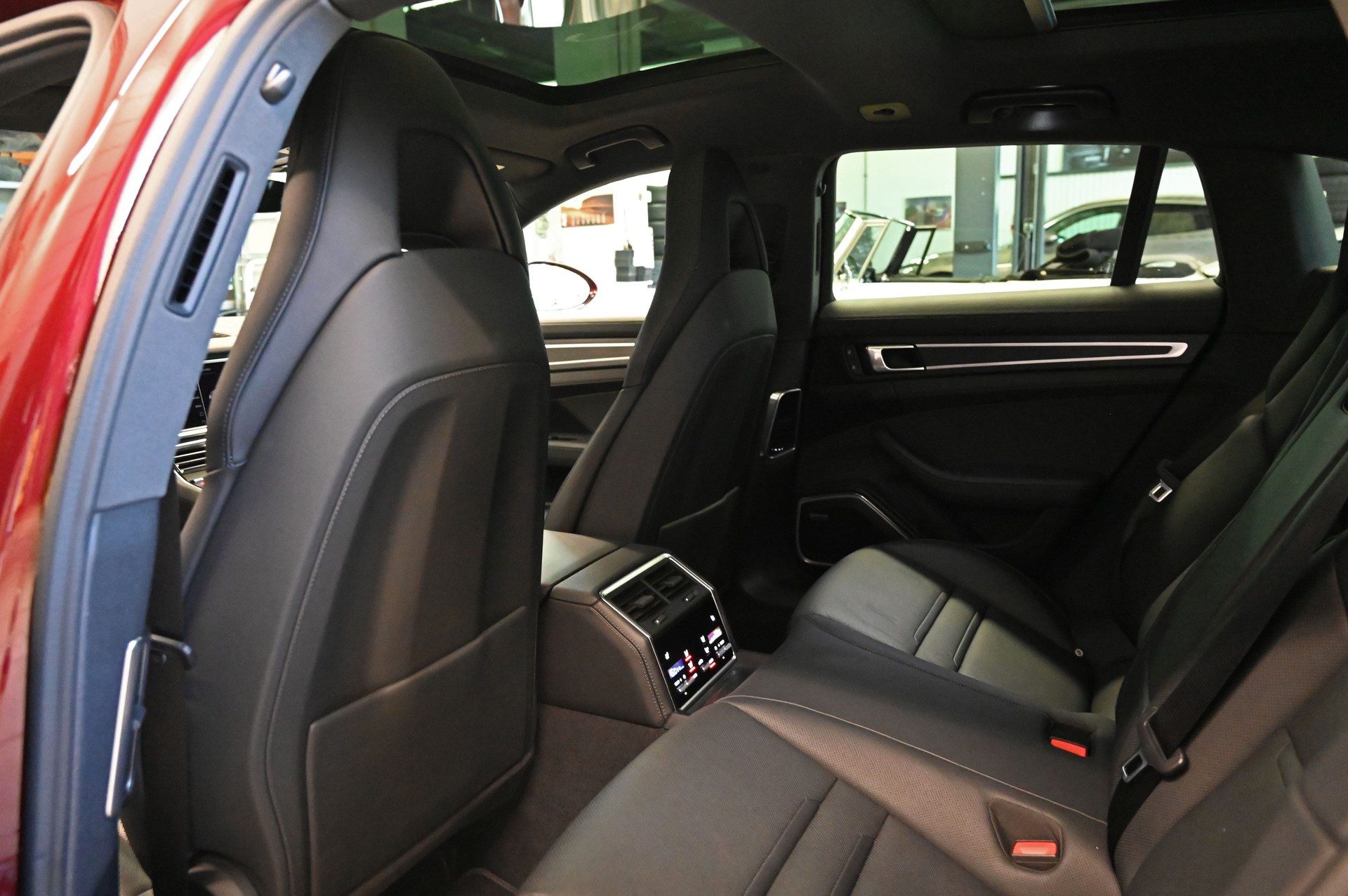 PORSCHE Panamera 4 E-Hybrid PDK "cherry metallic"-image-21