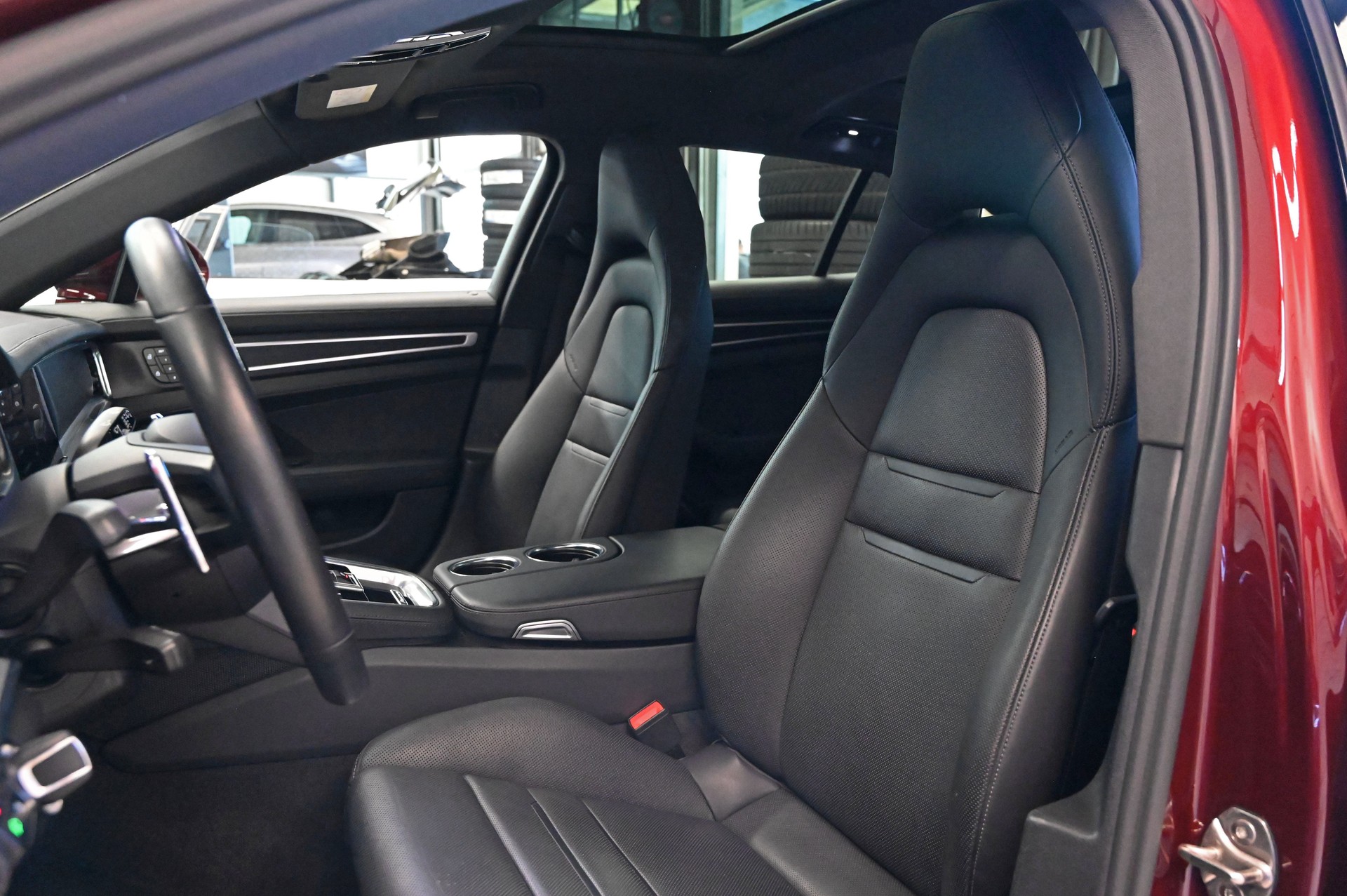 PORSCHE Panamera 4 E-Hybrid PDK "cherry metallic"-image-11
