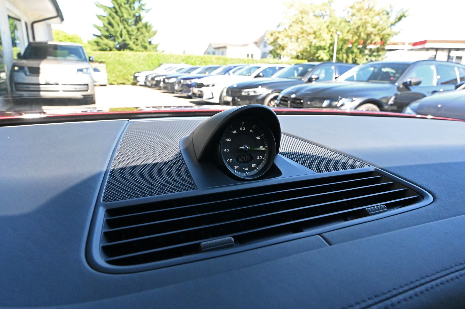 PORSCHE Panamera 4 E-Hybrid PDK "cherry metallic"-image-13