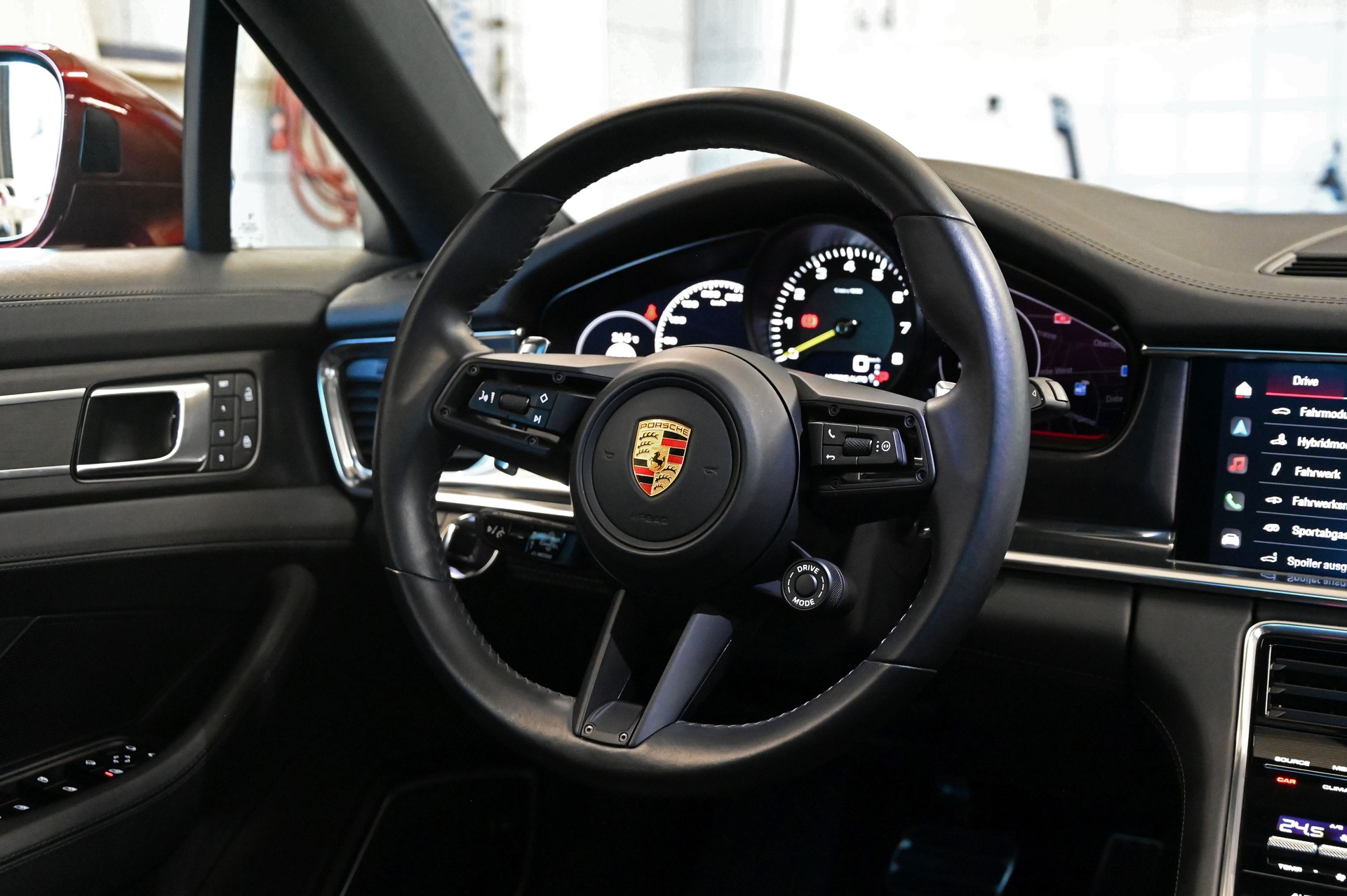 PORSCHE Panamera 4 E-Hybrid PDK "cherry metallic"-image-15