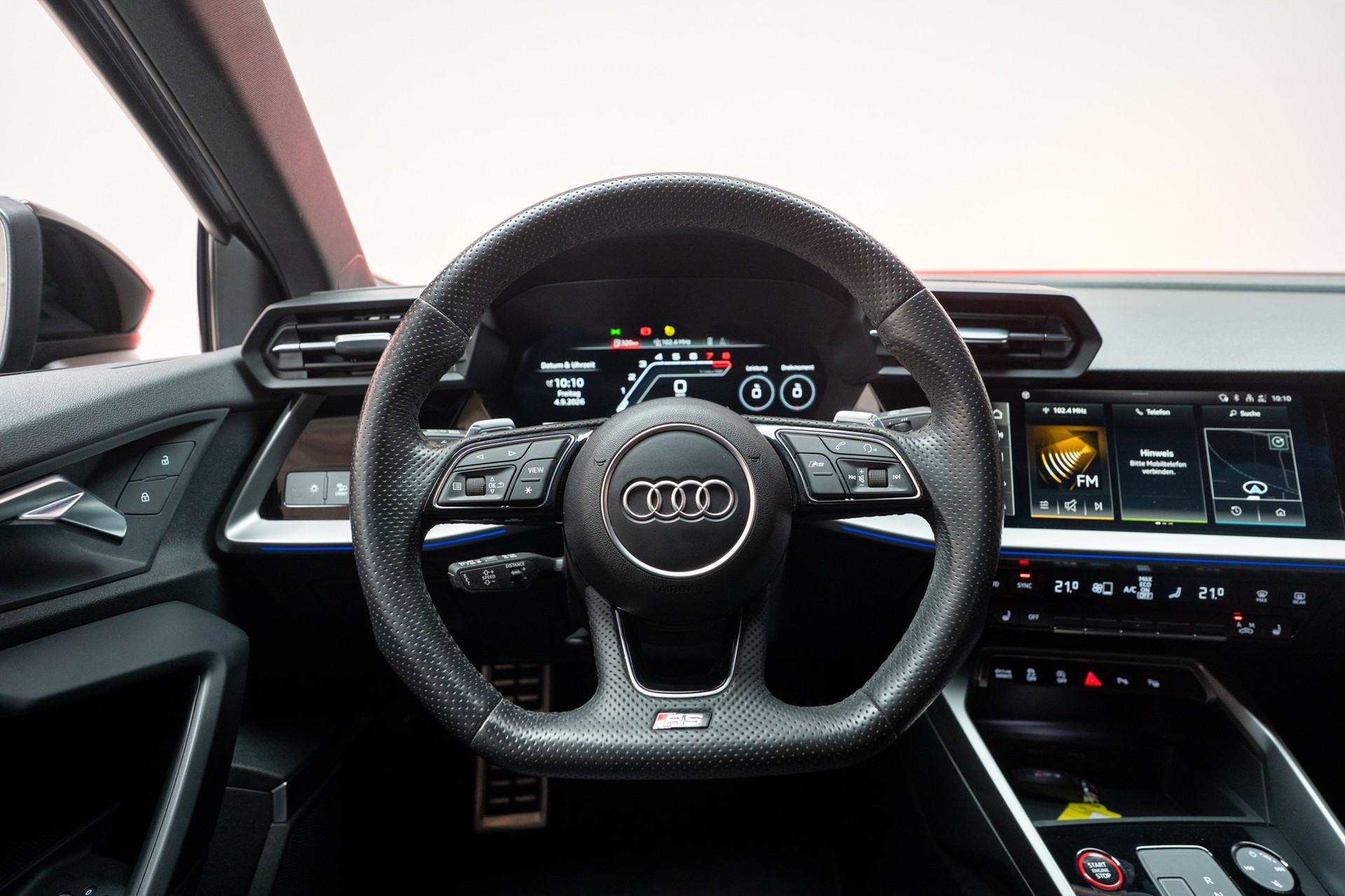AUDI RS3 Limousine 2.5 TFSI quattro S-Tronic / Rückfahrkamera / Tempomat / Ambientebeleuchtung-image-18