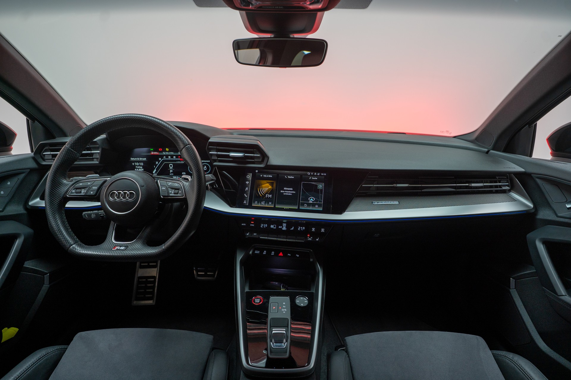 AUDI RS3 Limousine 2.5 TFSI quattro S-Tronic / Rückfahrkamera / Tempomat / Ambientebeleuchtung-image-17