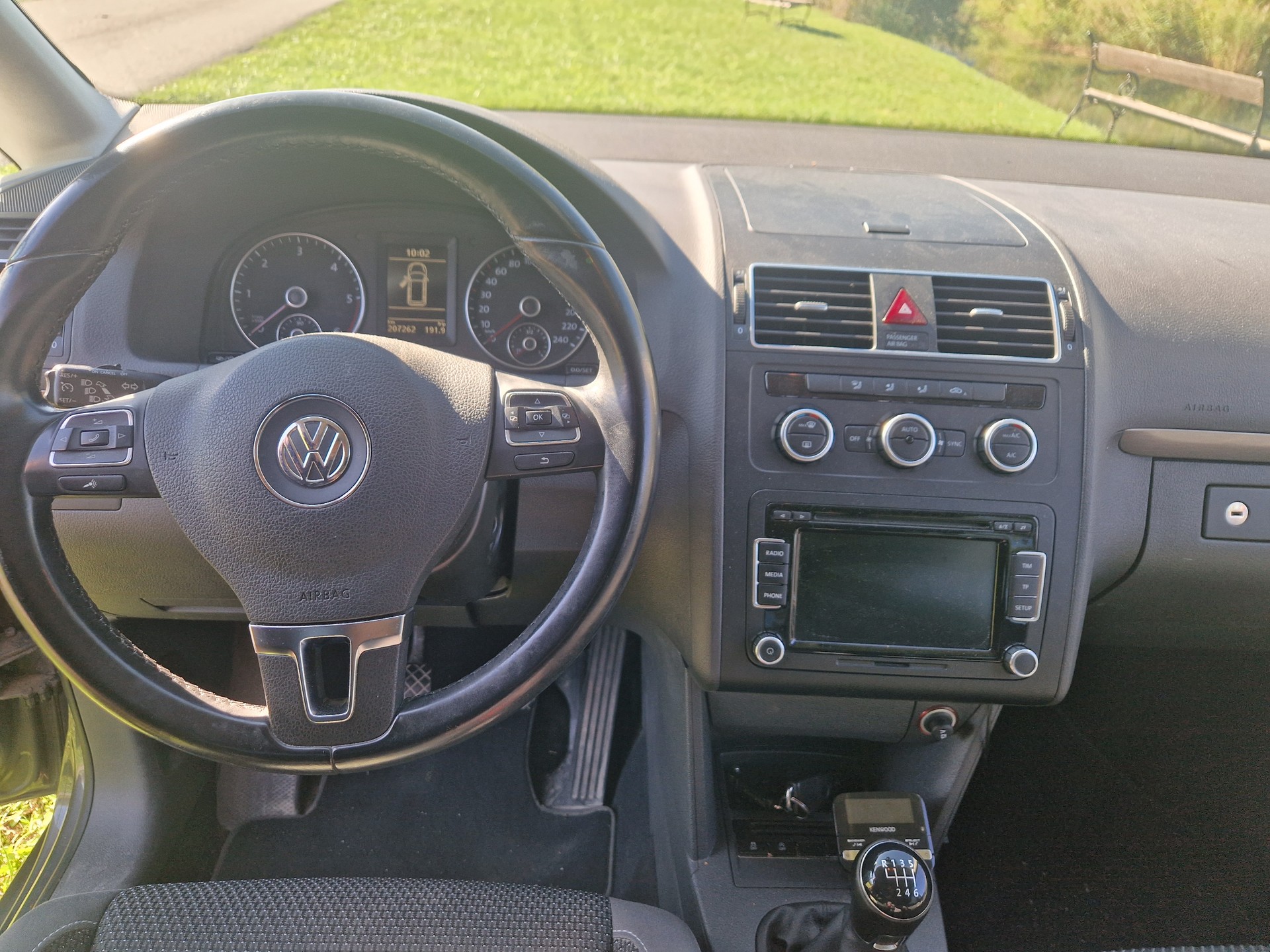 VW Touran 2.0 TDI BlueMotion Technology Design-image-10