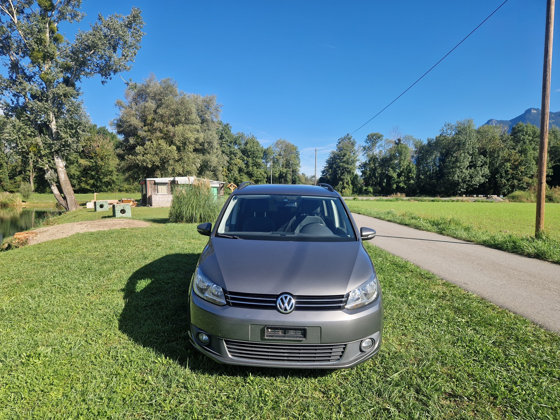 VW Touran 2.0 TDI BlueMotion Technology Design-image-1