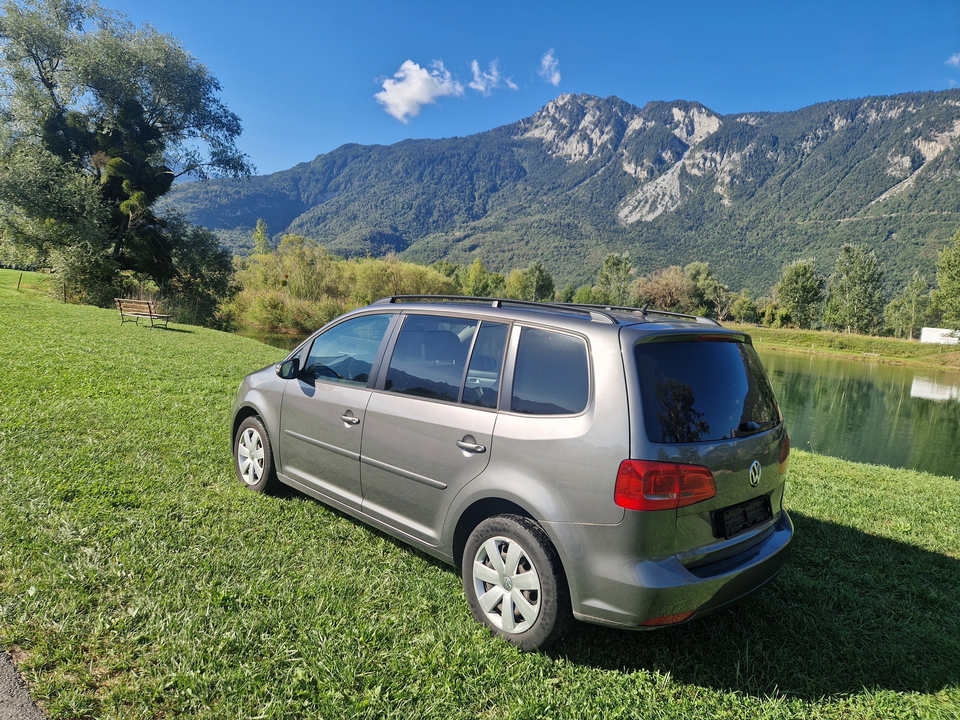 VW Touran 2.0 TDI BlueMotion Technology Design-image-3