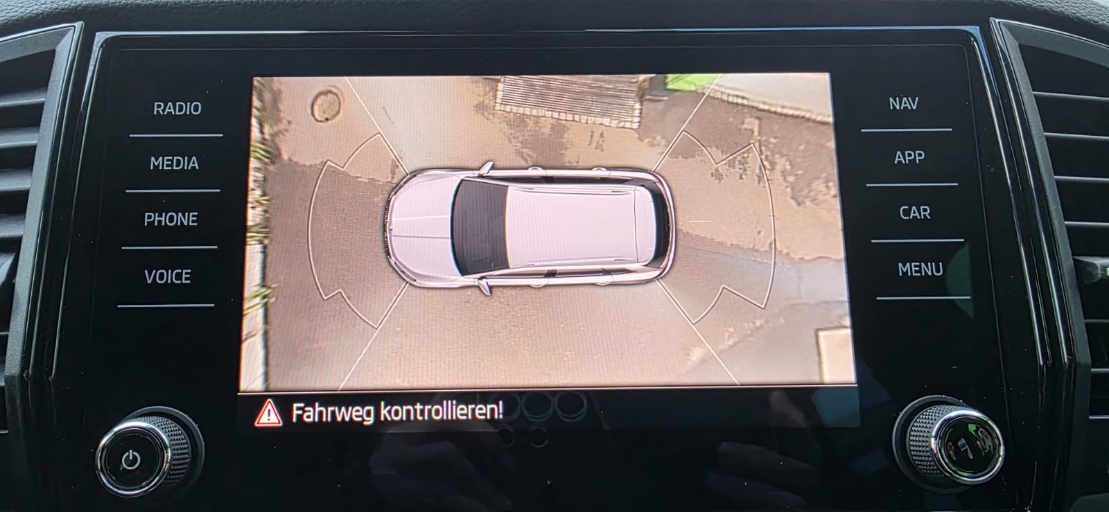 SKODA Karoq 2.0 TSI SportLine 4x4 DSG-image-14