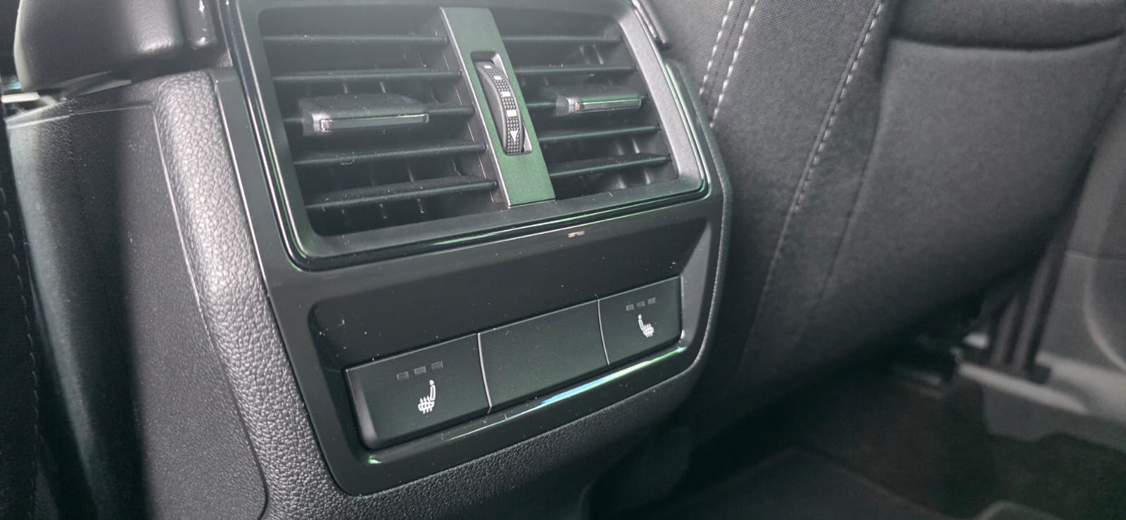 SKODA Karoq 2.0 TSI SportLine 4x4 DSG-image-19